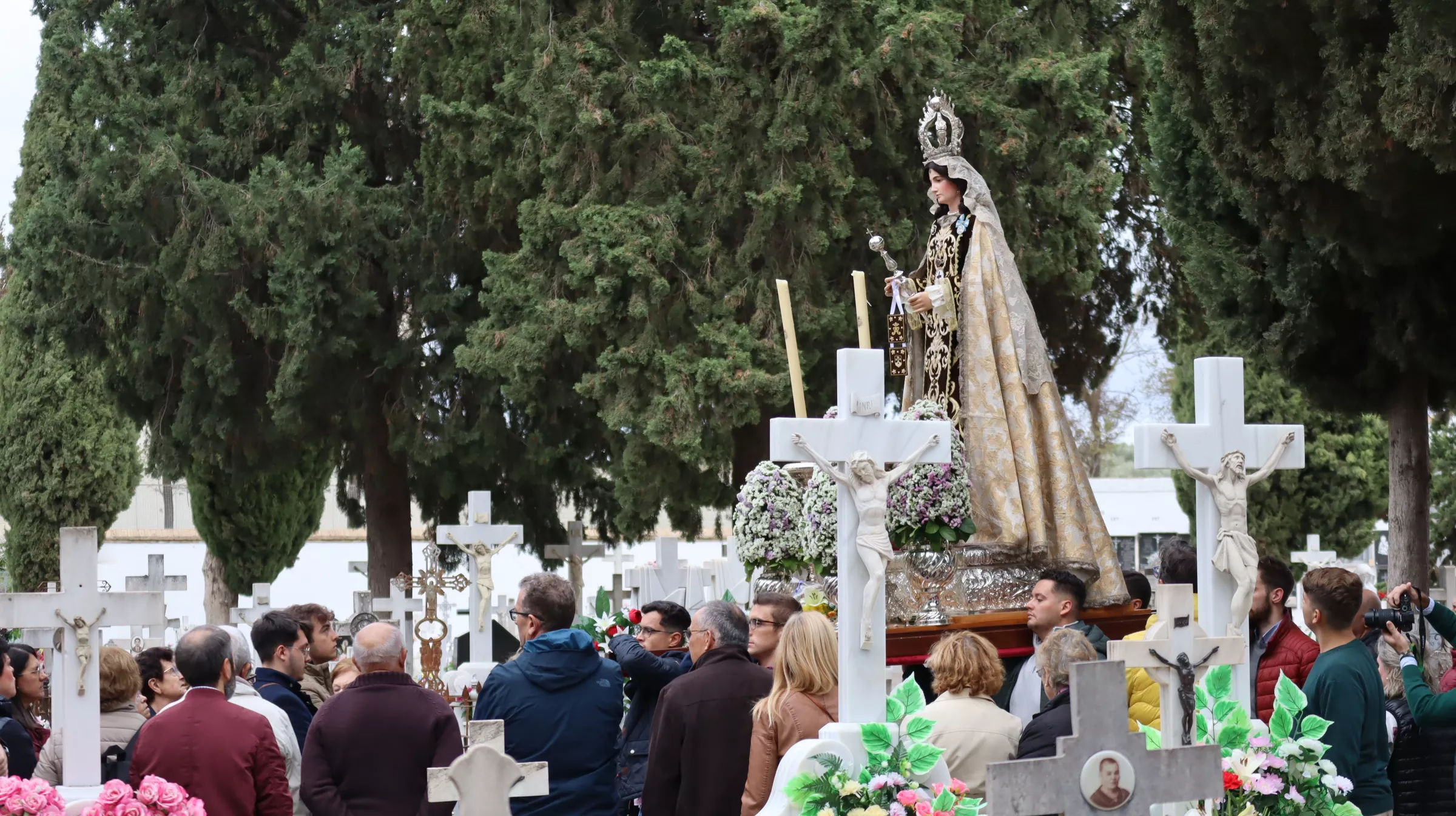 Rosario del Carmen en el Cementerio Virgen de Araceli Rosario del Carmen en el Cementerio Virgen de Araceli