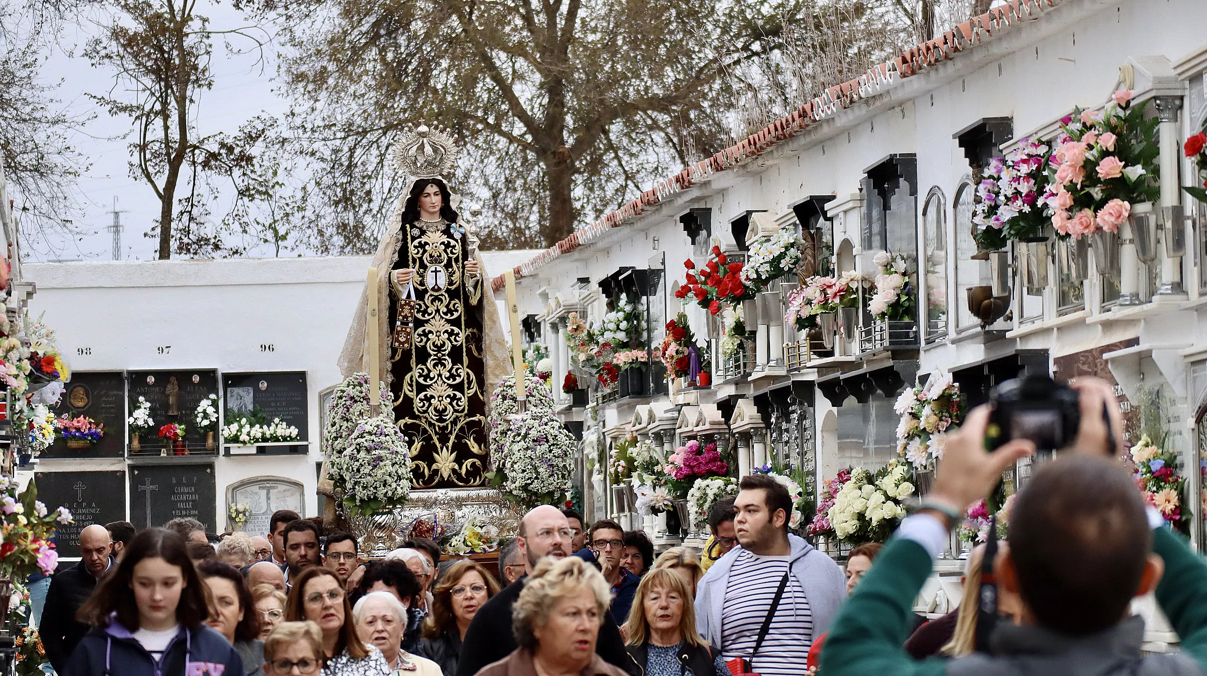 Rosario del Carmen en el Cementerio Virgen de Araceli Rosario del Carmen en el Cementerio Virgen de Araceli