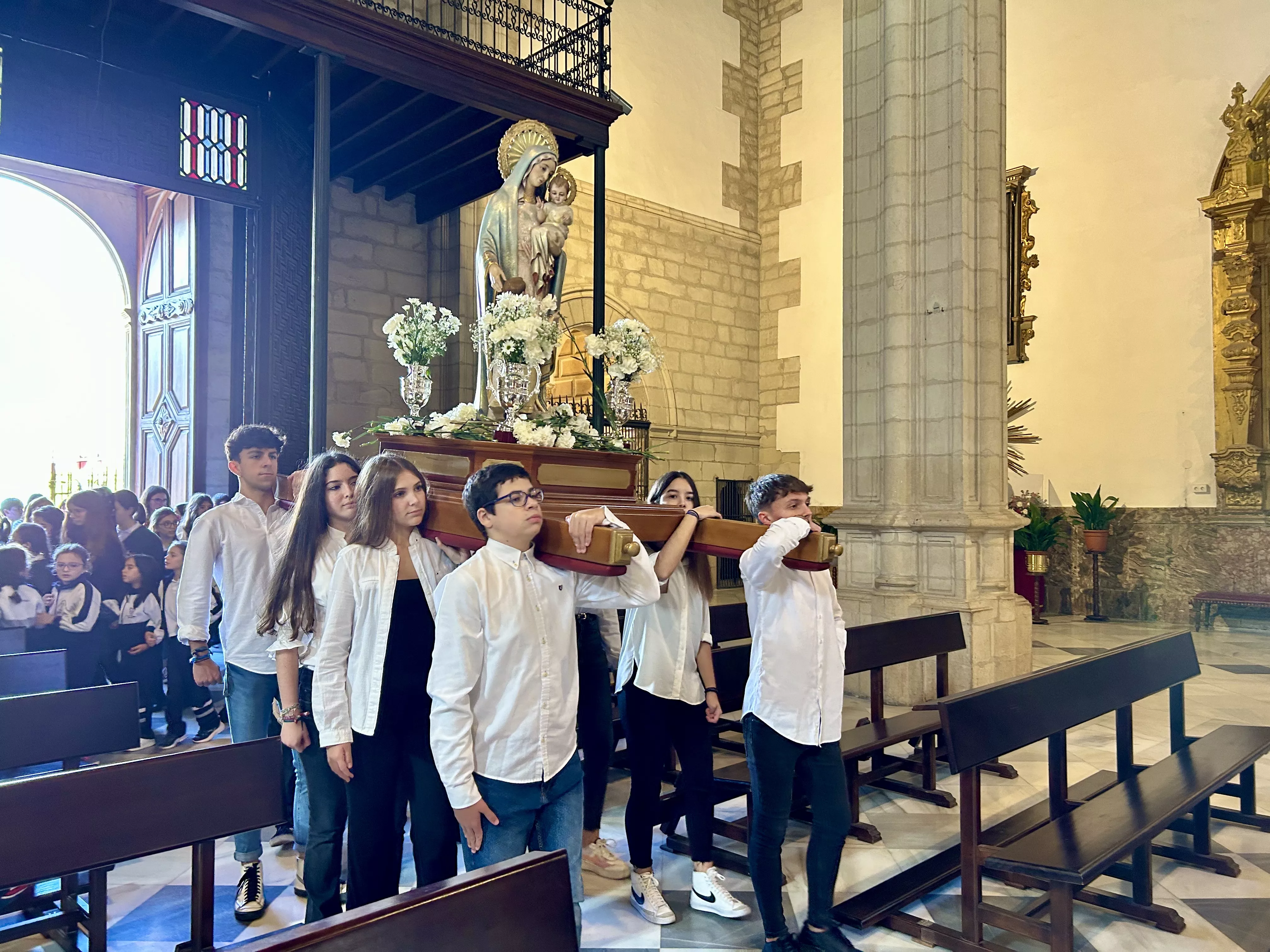 Procesión de la Virgen del Patrocinio. Colegio de la Purísima Procesión de la Virgen del Patrocinio. Colegio de la Purísima