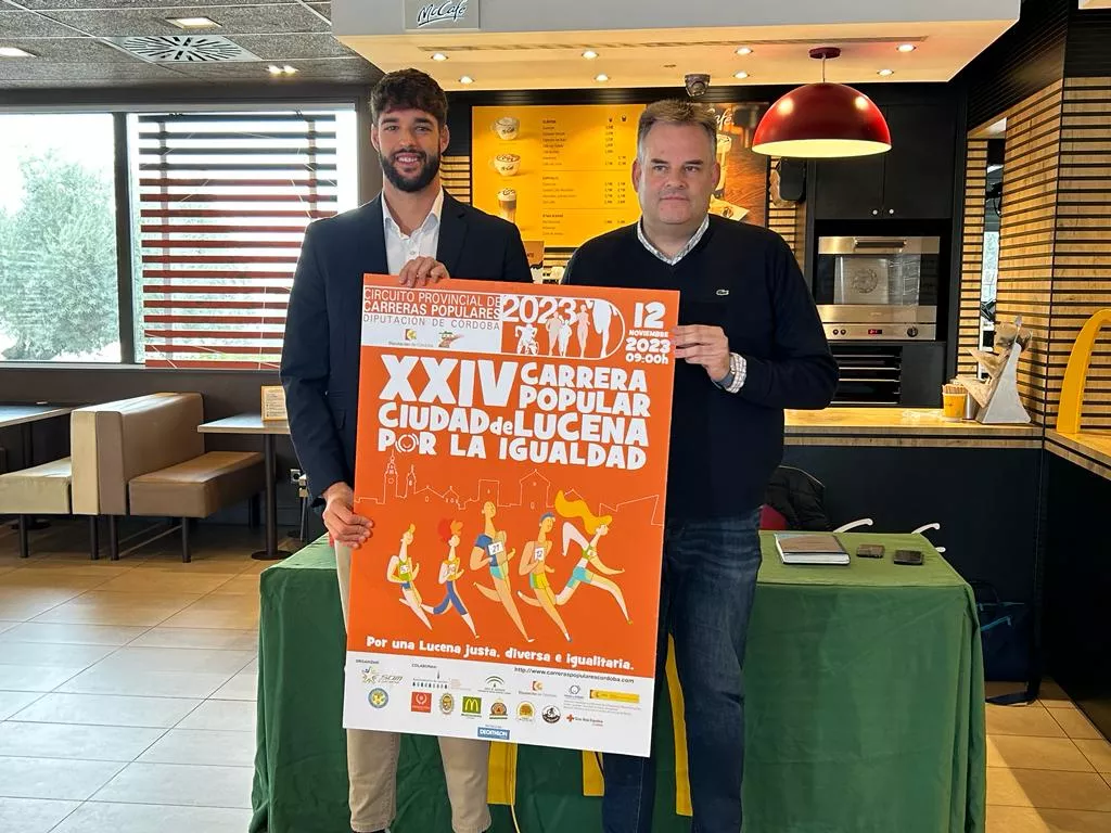 Ángel Novillo y José María Parejo durante la presentación de la carrera en las instalaciones de McDonald Lucena