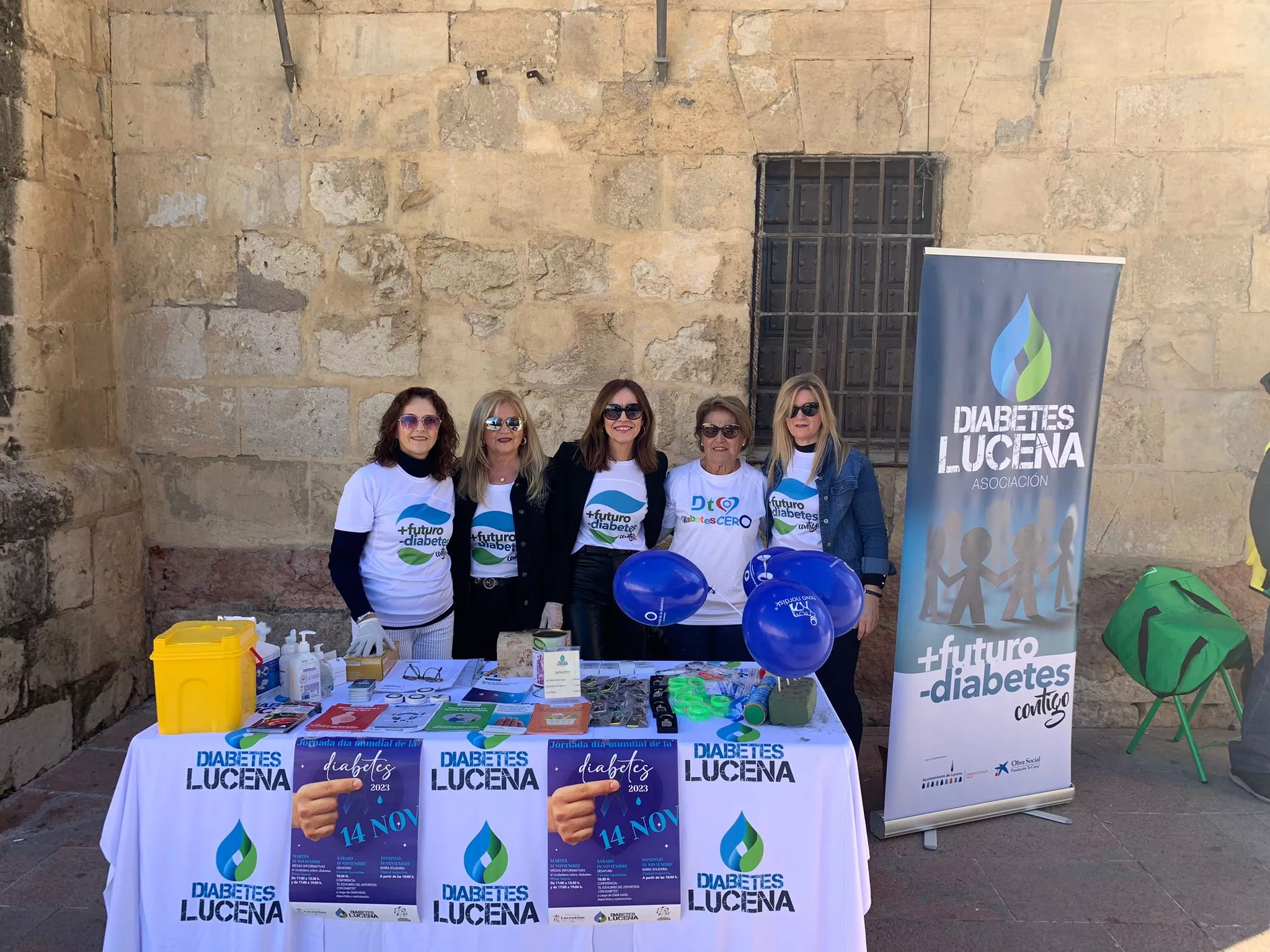 Mesa informativa de Diabetes Lucena en la Plaza Nueva. Archivo
