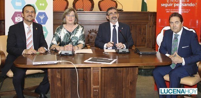  La Junta de Andalucía garantiza su apoyo al Centro Comercial Abierto 