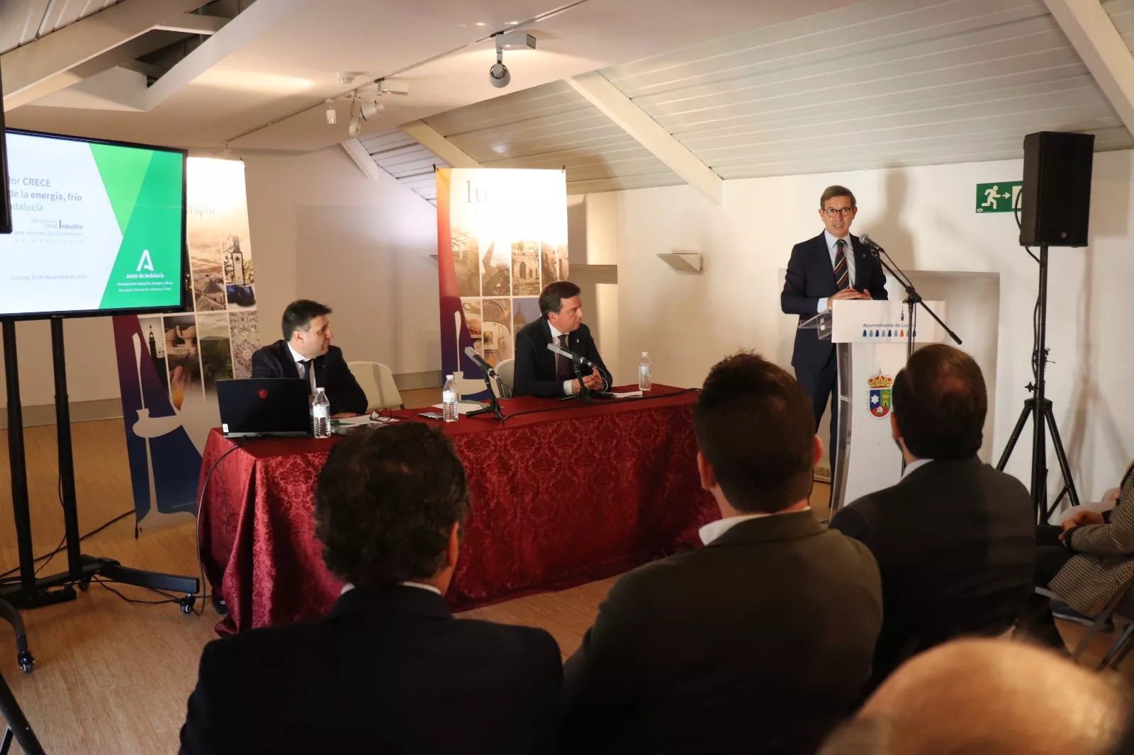 Un momento de la presentación del Plan Crece en el Palacio de los Condes de Santa Ana