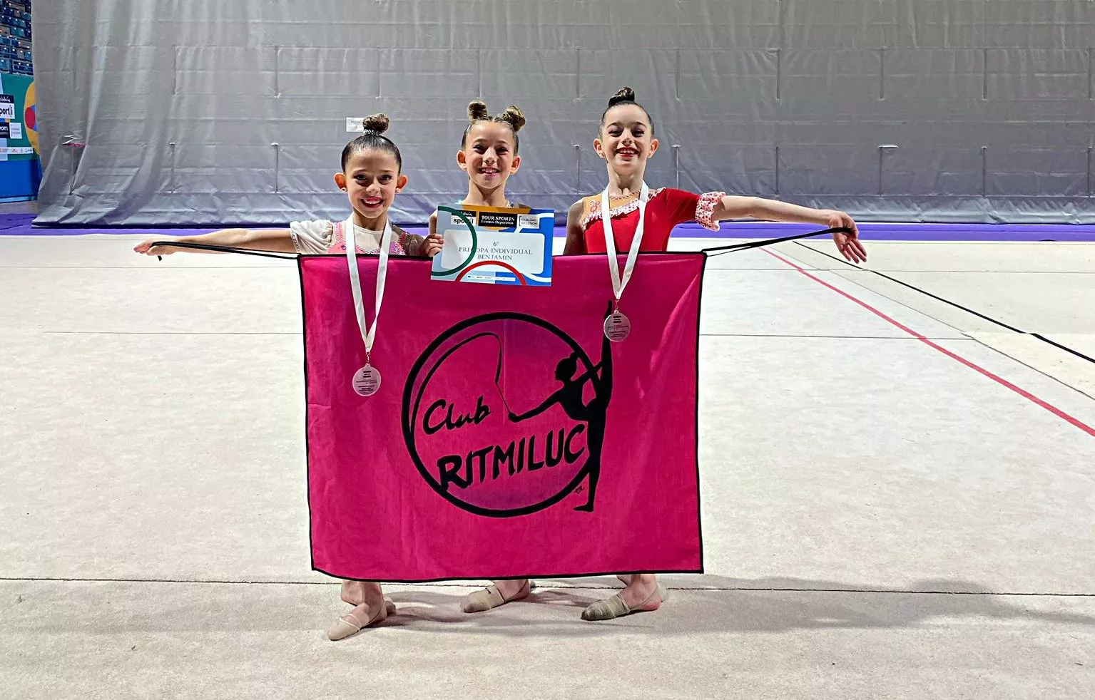 Alejandra Conde, Érika Hinojosa y Natalia Somé, gimnastas del CD Ritmiluc