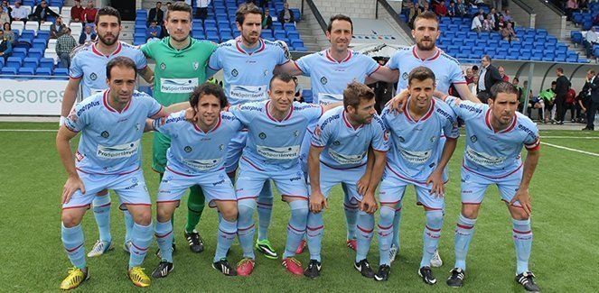  Sarmiento, junto al resto de jugadores del equipo en un partido de la pasada temporada 