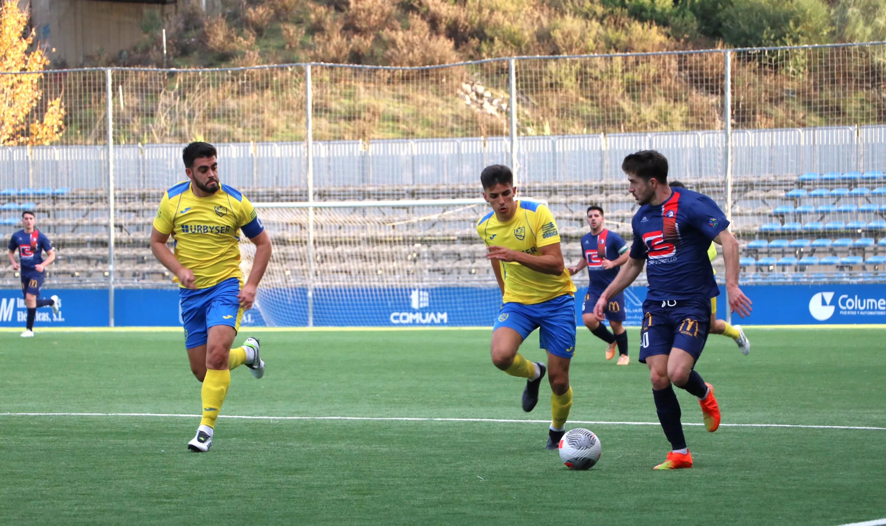 Una jugada del partido entre CD Lucecor y At. Palma del Río