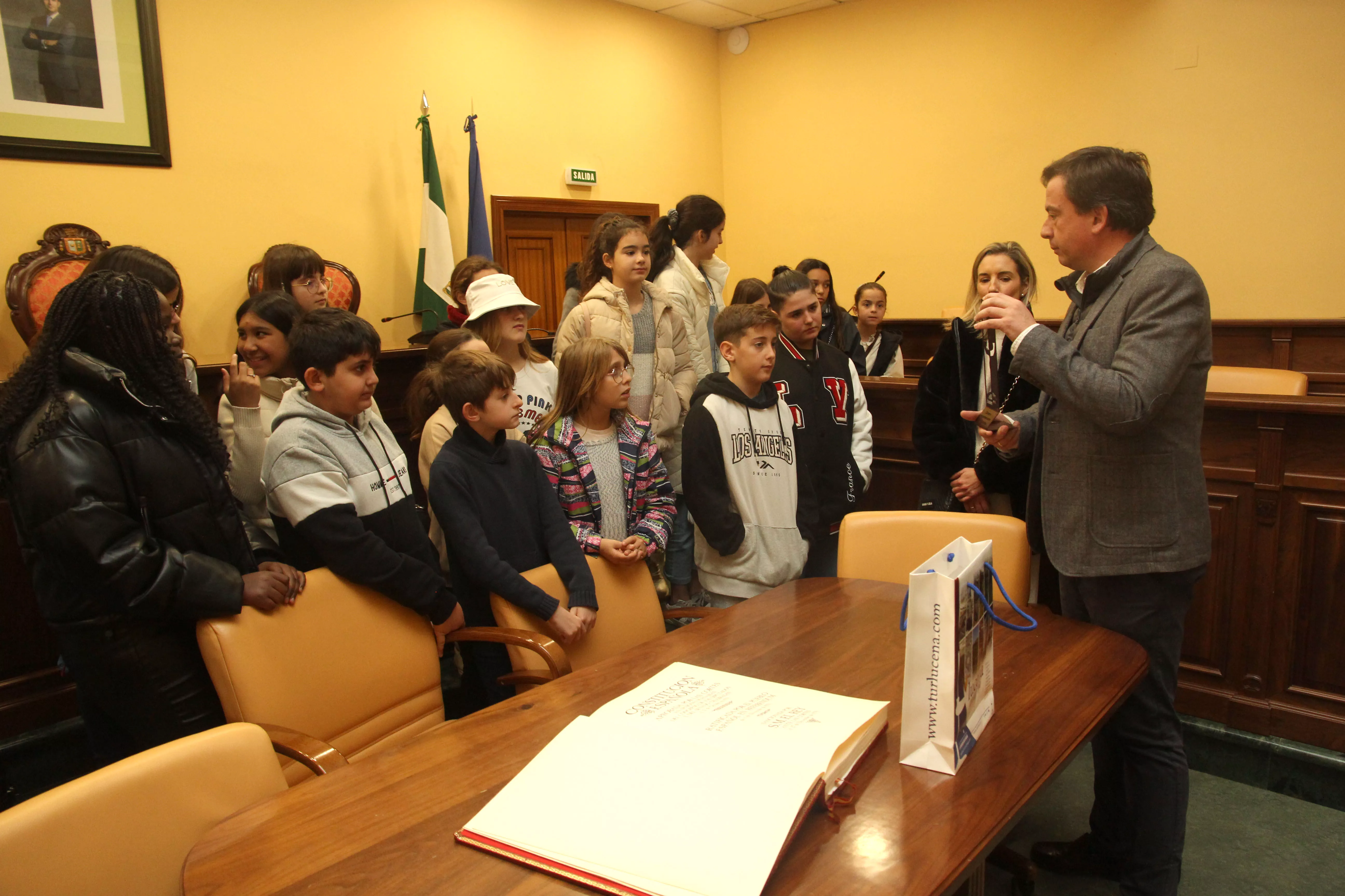 VISITA COLEGIOS DÍA DE LA CONSTITUCIÓN 2 VISITA COLEGIOS DÍA DE LA CONSTITUCIÓN 2