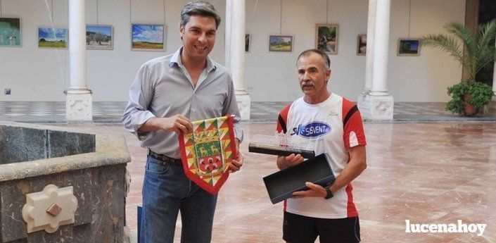  El atleta Juan Carvajal inicia una marcha de ida y vuelta de Cabra a Córdoba, para recaudar alimentos 