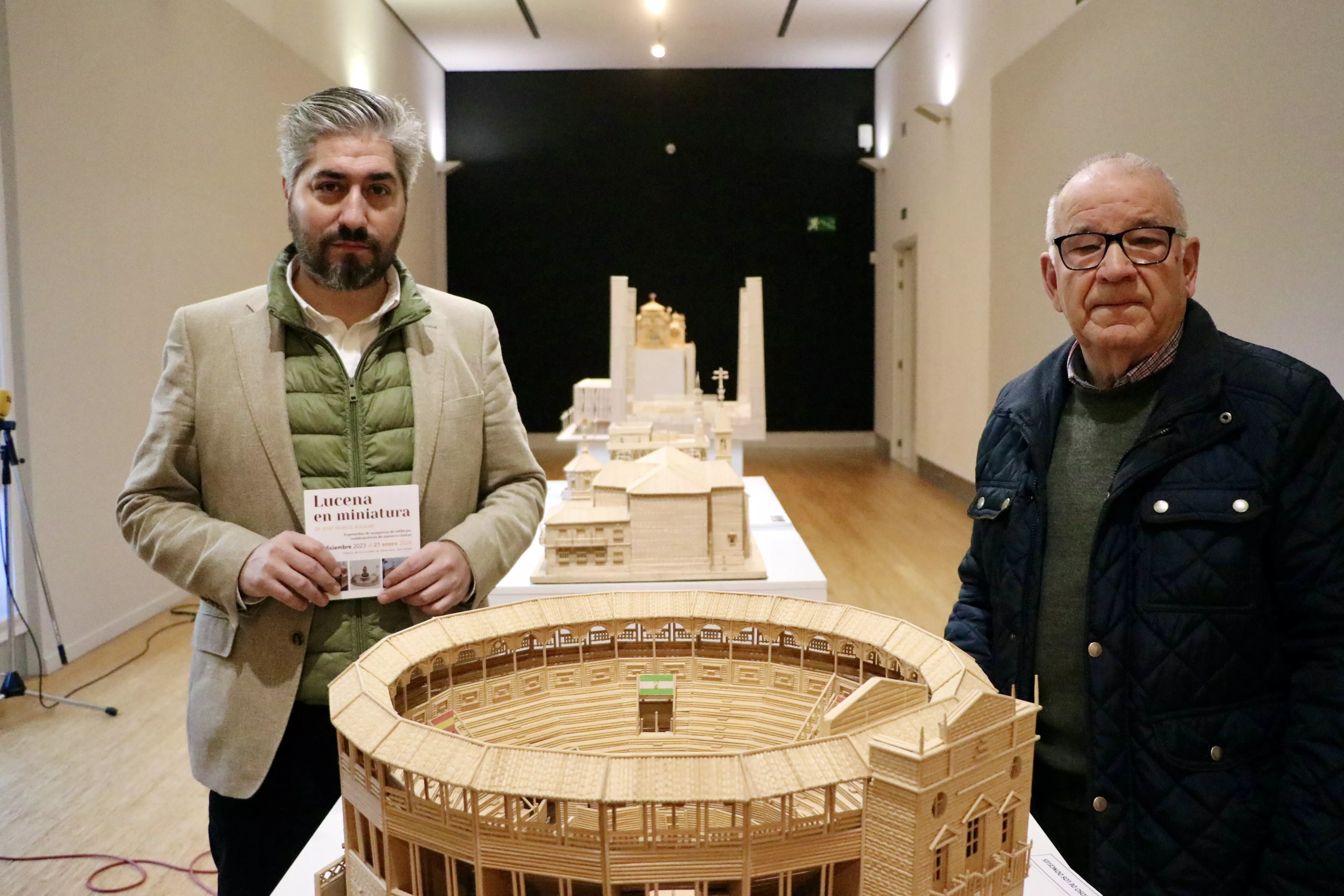 Francisco Barbancho y José Muñoz en la exposición "Lucena en miniatura" 
