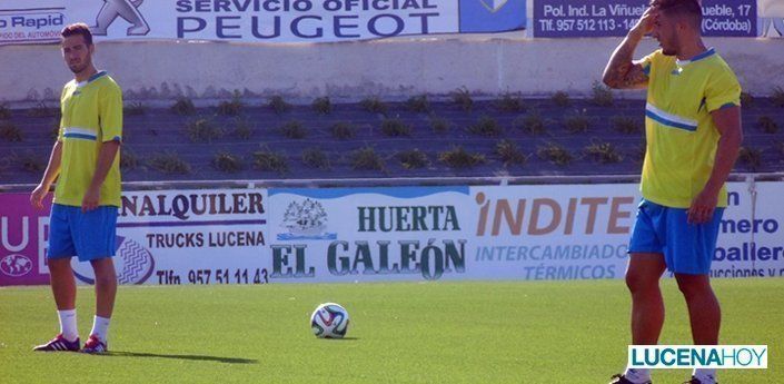  Gallego, a la derecha de la imagen, en su primer entrenamiento con el Lucena CF 