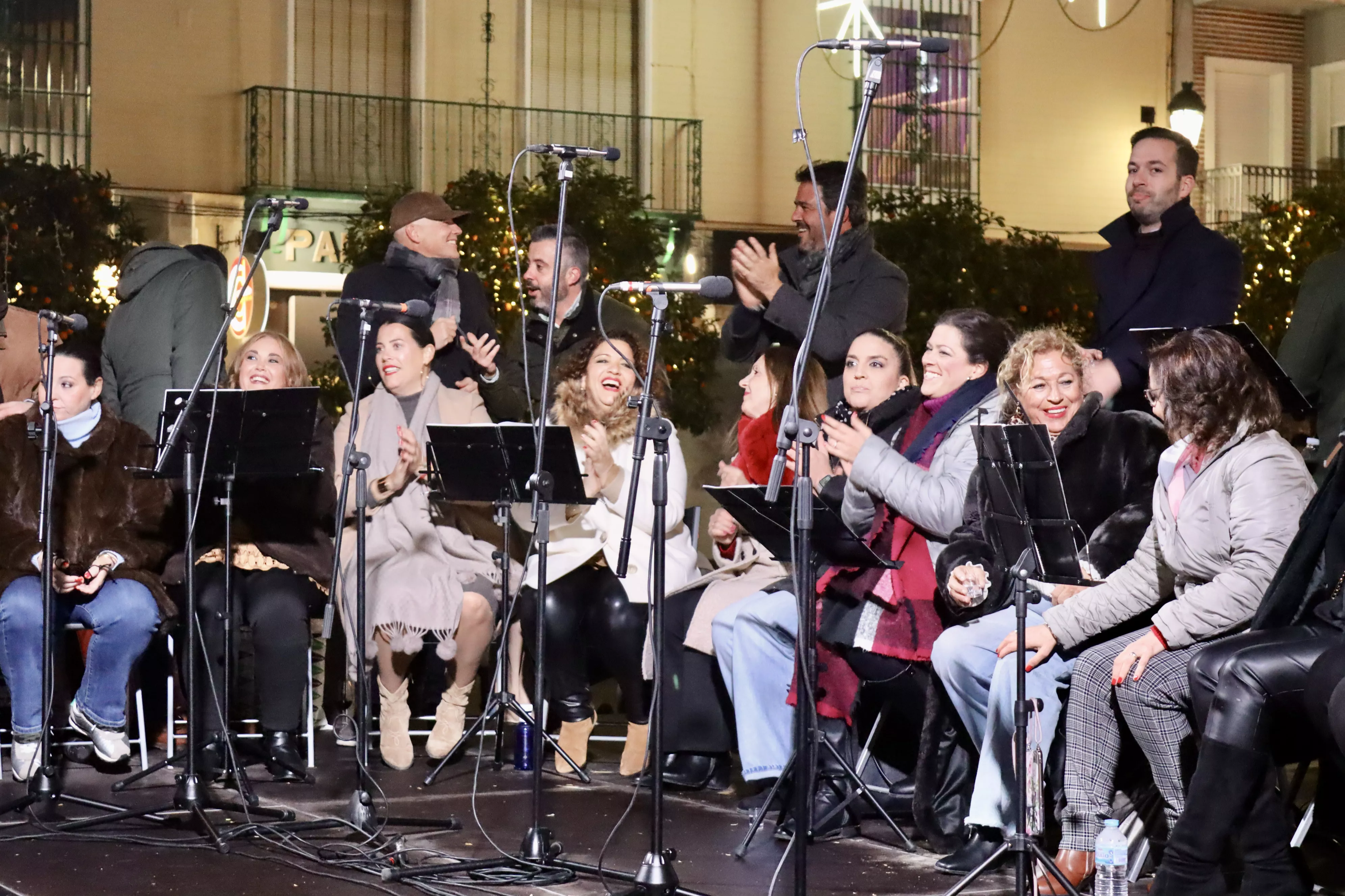 Coro de la Hermandad del Rocío de Huelva en Lucena Coro de la Hermandad del Rocío de Huelva en Lucena