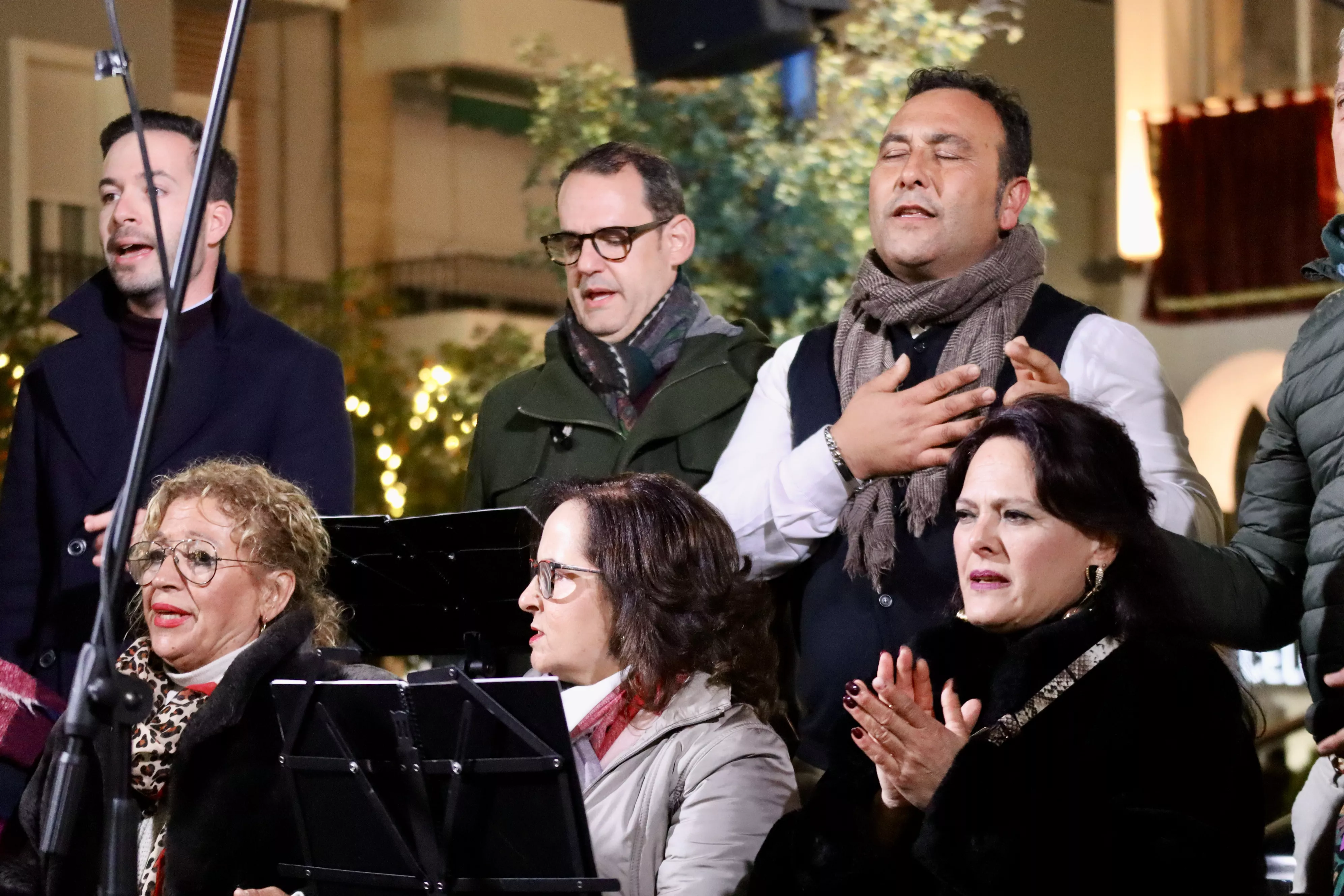 Coro de la Hermandad del Rocío de Huelva en Lucena Coro de la Hermandad del Rocío de Huelva en Lucena