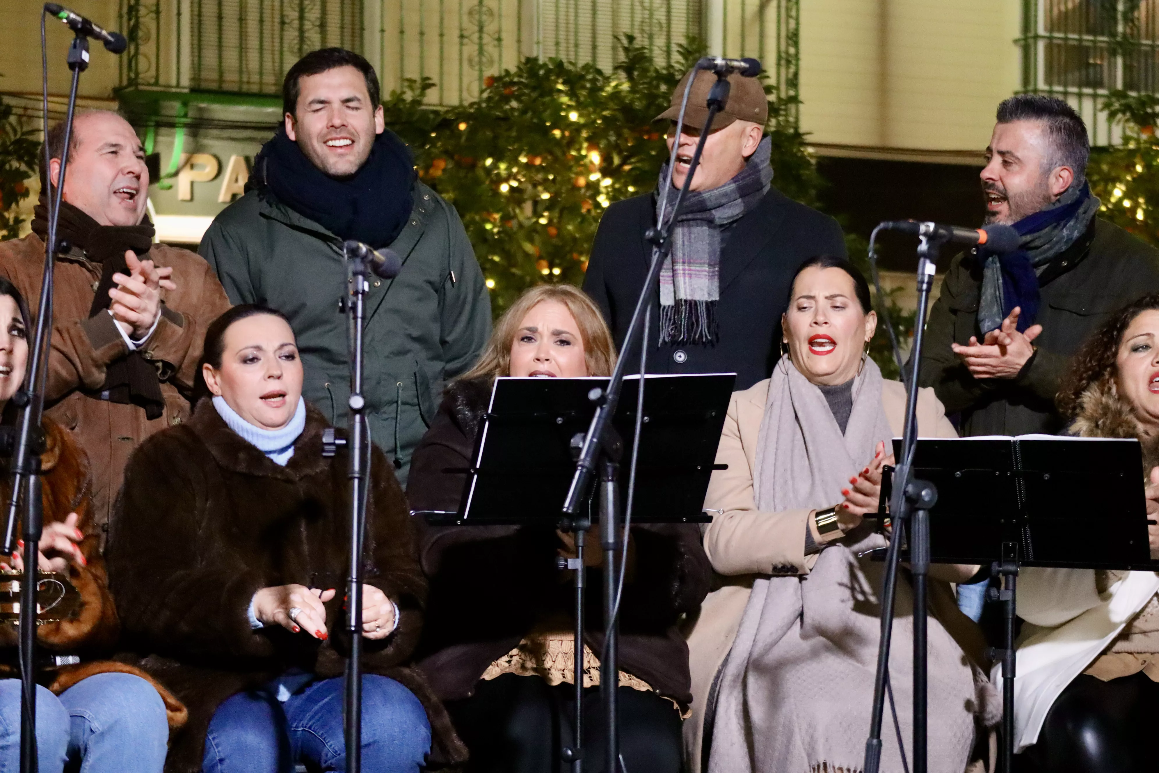 Coro de la Hermandad del Rocío de Huelva en Lucena Coro de la Hermandad del Rocío de Huelva en Lucena
