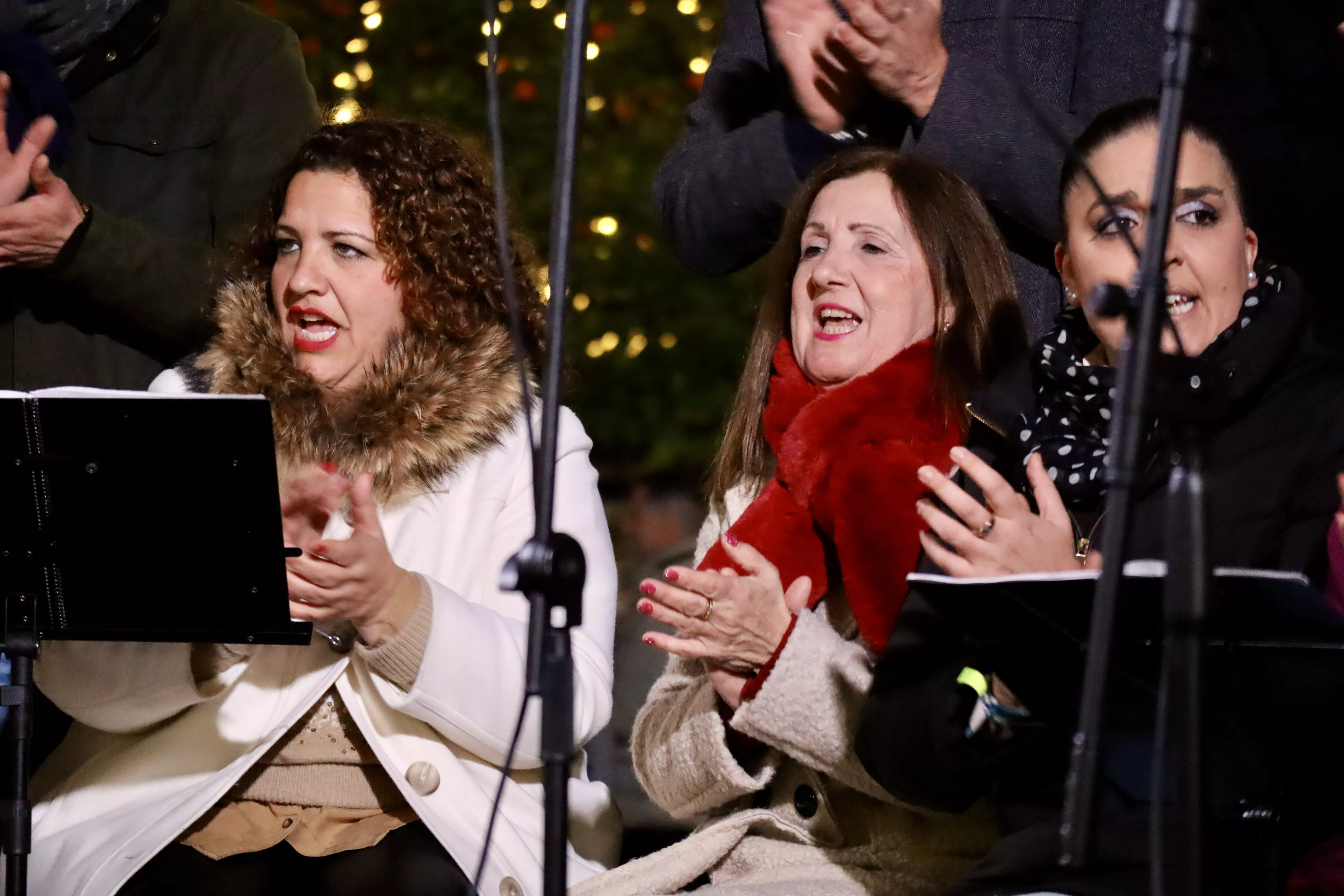 Coro de la Hermandad del Rocío de Huelva en Lucena Coro de la Hermandad del Rocío de Huelva en Lucena