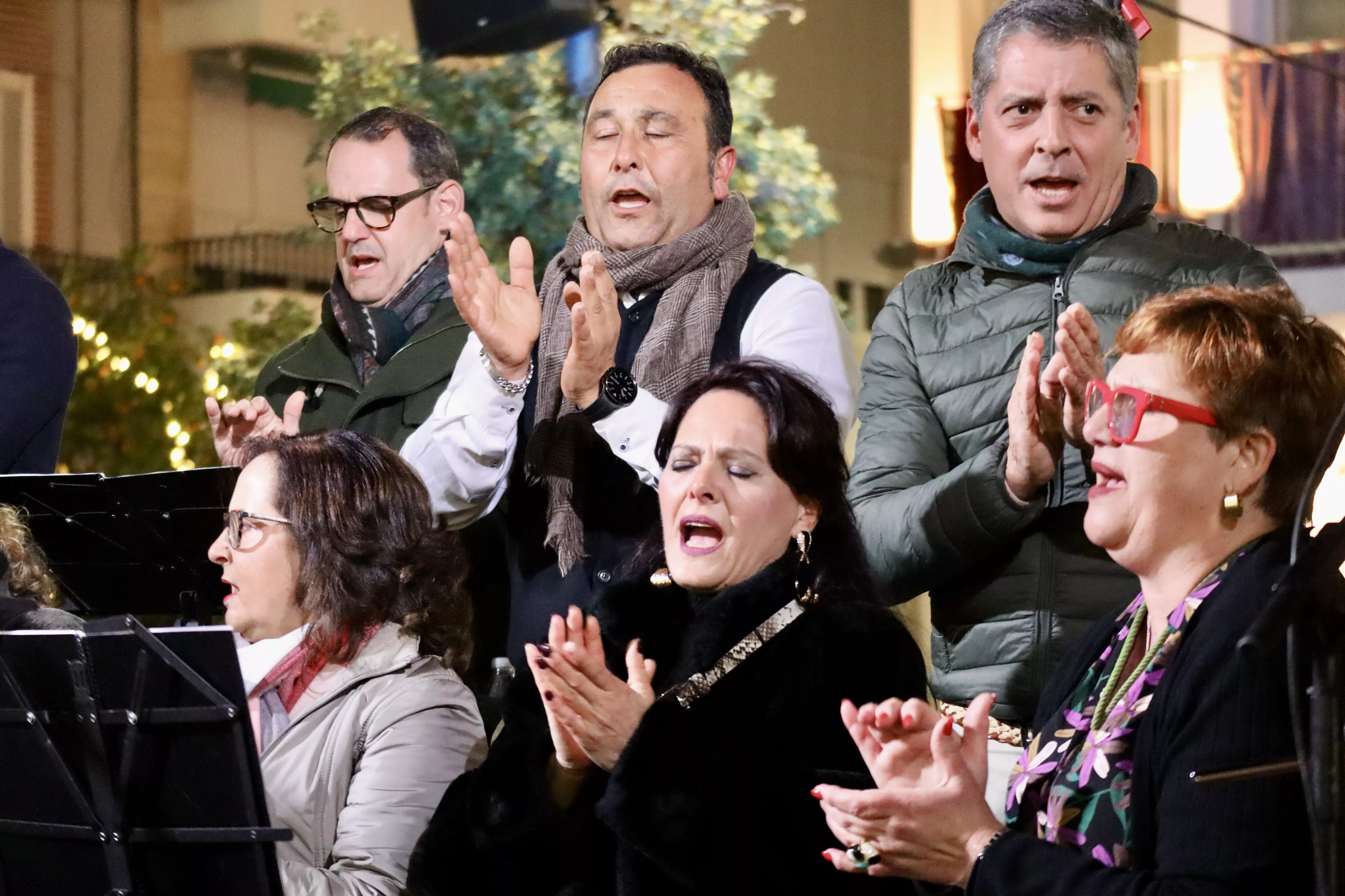 Coro de la Hermandad del Rocío de Huelva en Lucena Coro de la Hermandad del Rocío de Huelva en Lucena