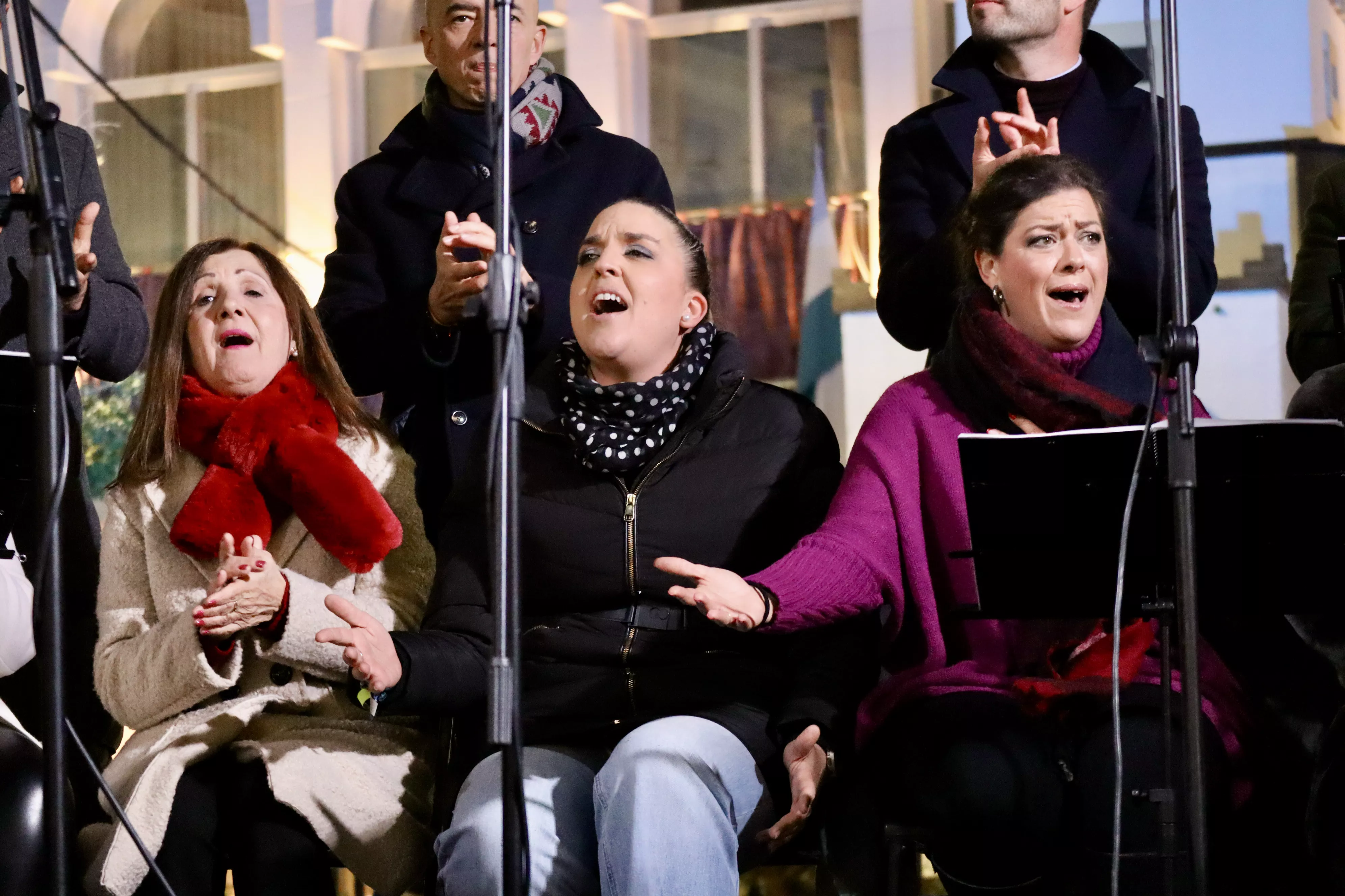 Coro de la Hermandad del Rocío de Huelva en Lucena Coro de la Hermandad del Rocío de Huelva en Lucena