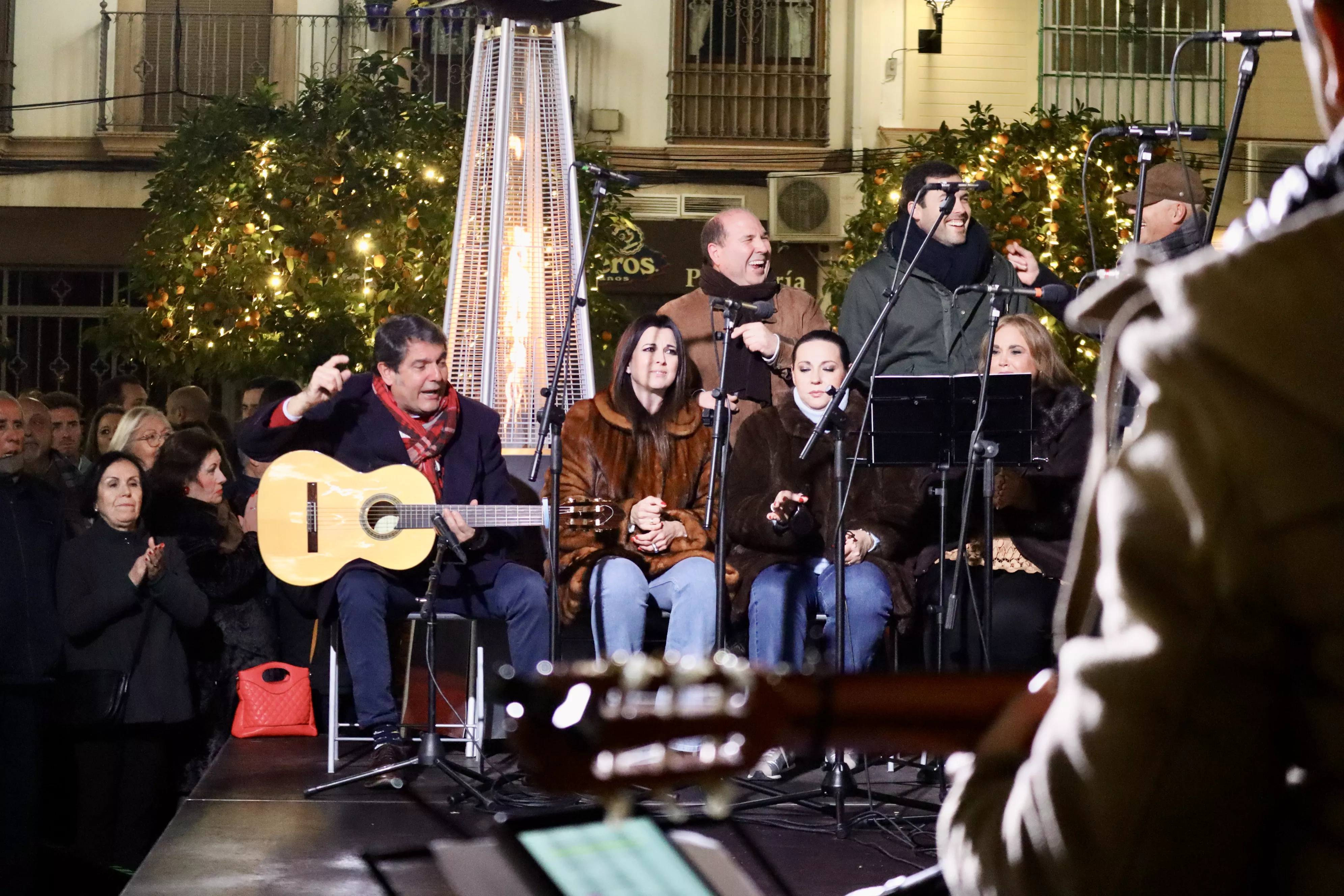 Coro de la Hermandad del Rocío de Huelva en Lucena Coro de la Hermandad del Rocío de Huelva en Lucena