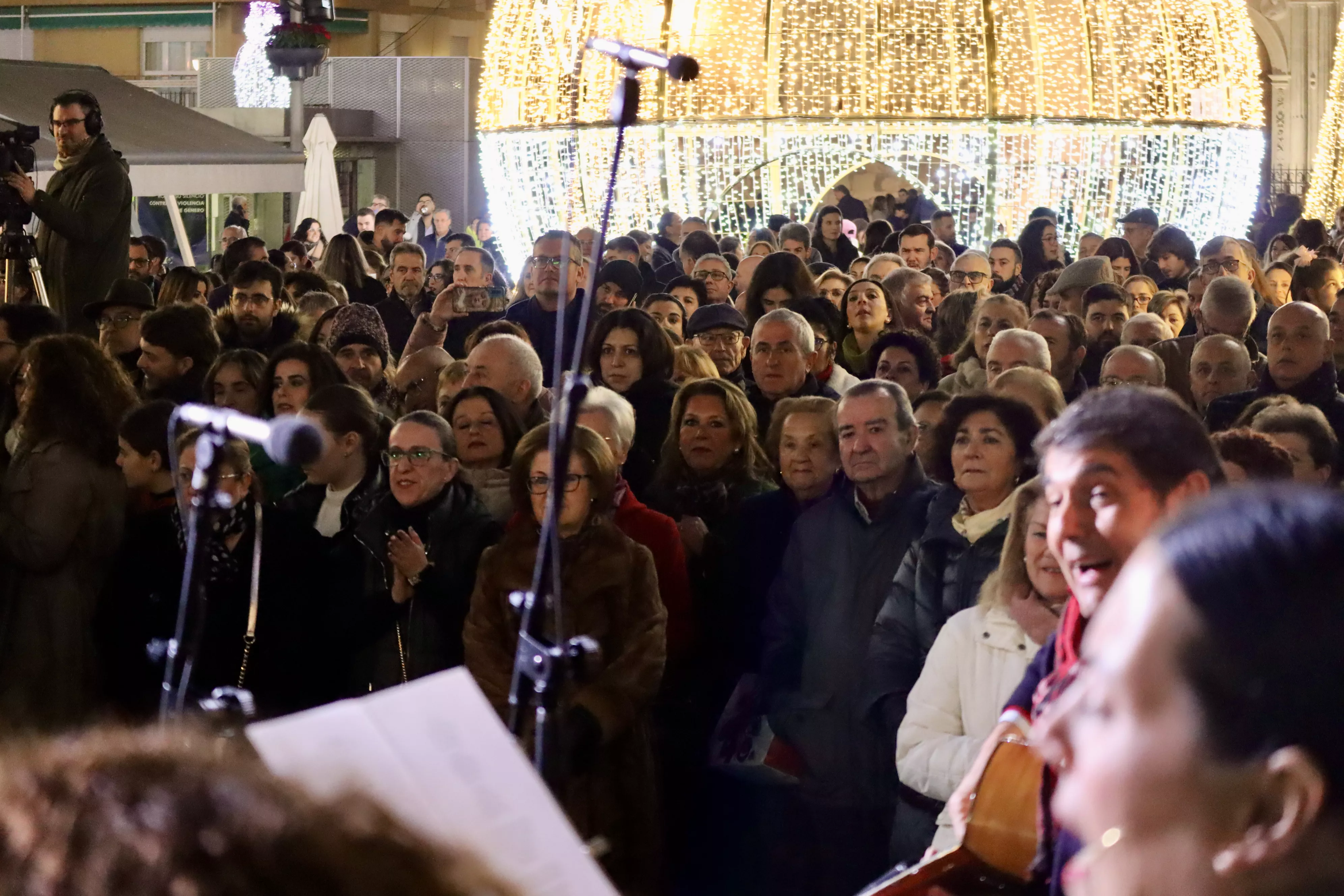 Coro de la Hermandad del Rocío de Huelva en Lucena Coro de la Hermandad del Rocío de Huelva en Lucena