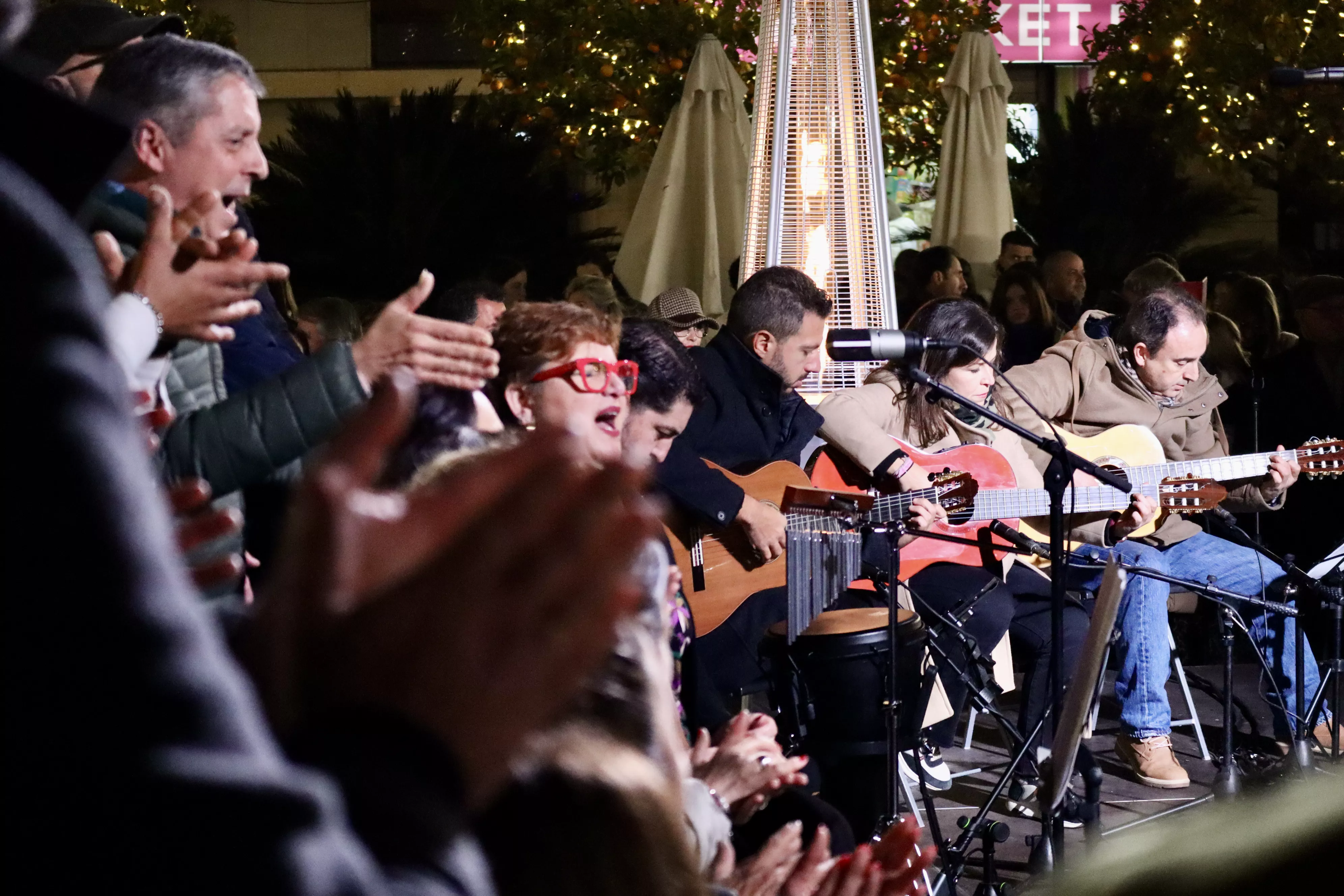 Coro de la Hermandad del Rocío de Huelva en Lucena Coro de la Hermandad del Rocío de Huelva en Lucena
