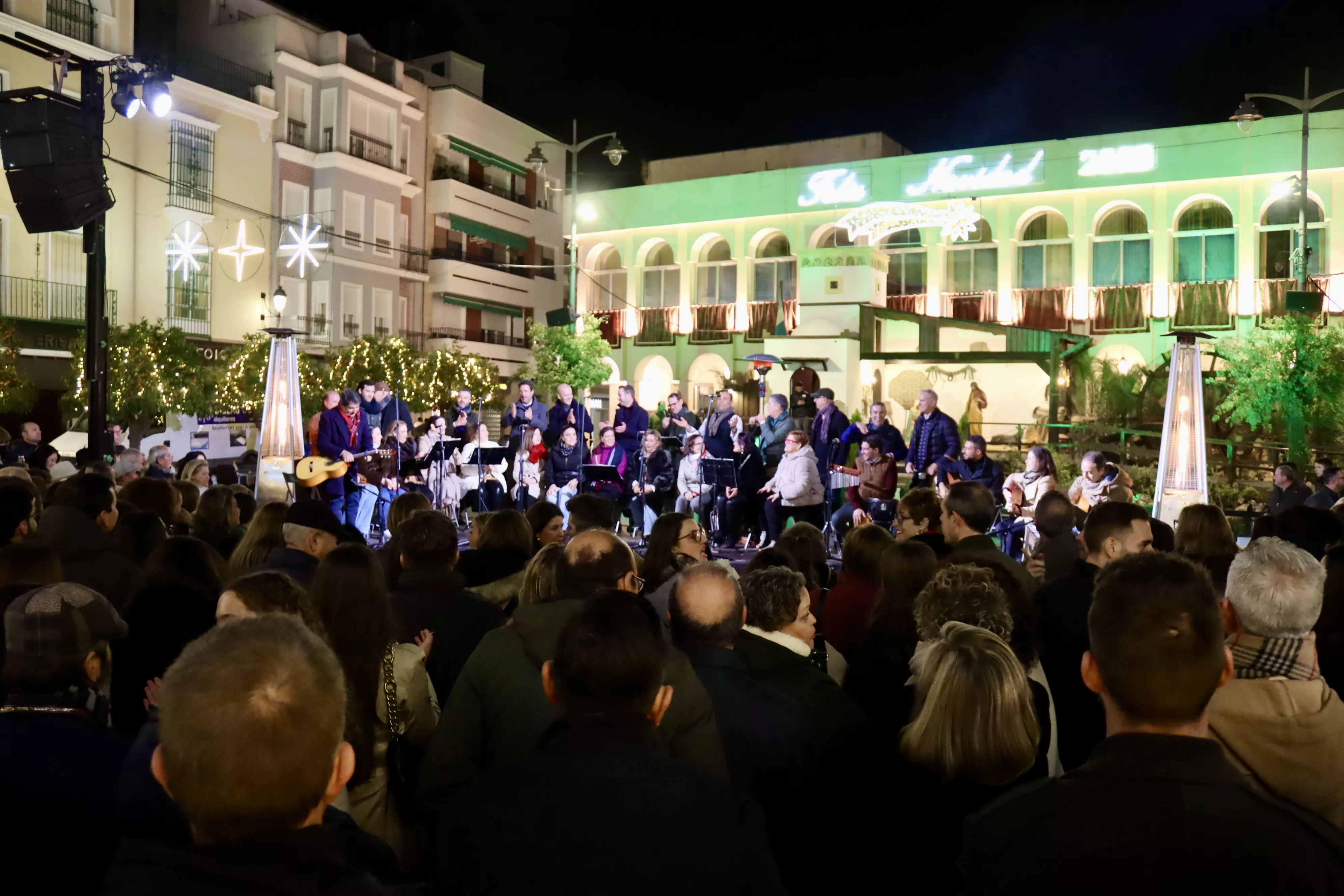 Coro de la Hermandad del Rocío de Huelva en Lucena Coro de la Hermandad del Rocío de Huelva en Lucena