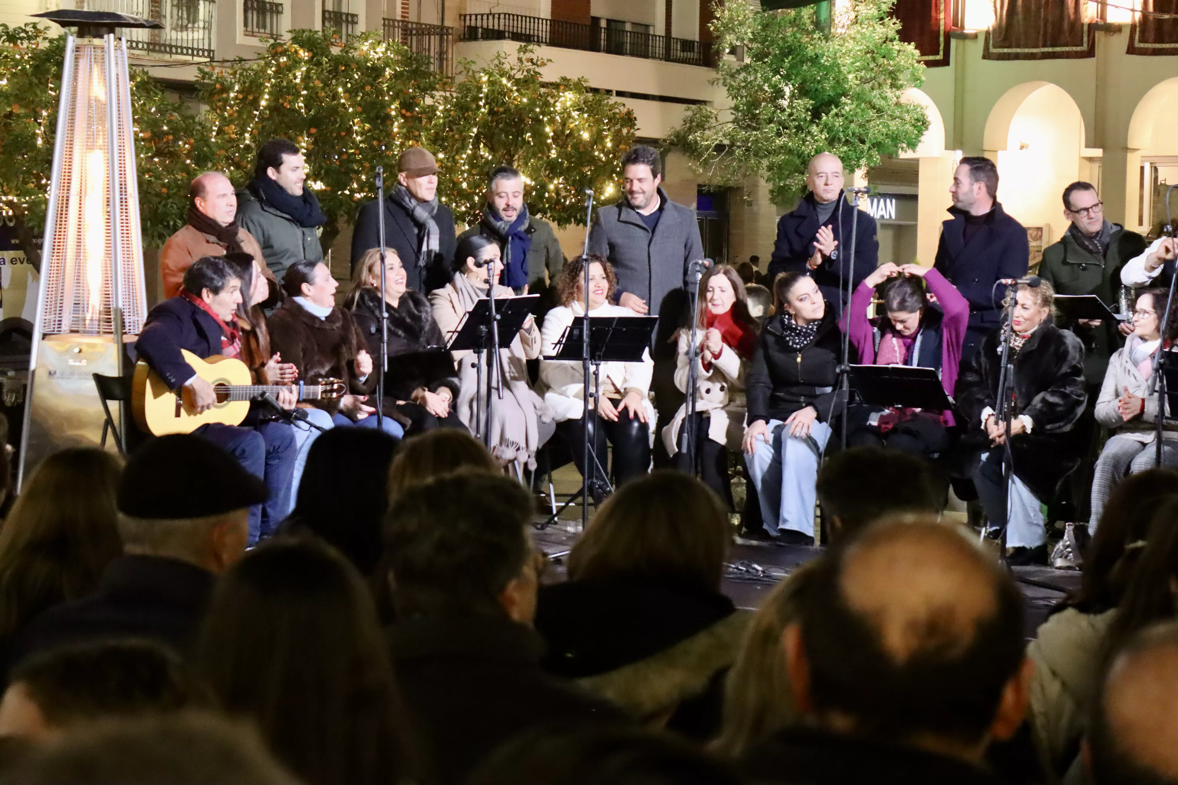 Coro de la Hermandad del Rocío de Huelva en Lucena Coro de la Hermandad del Rocío de Huelva en Lucena