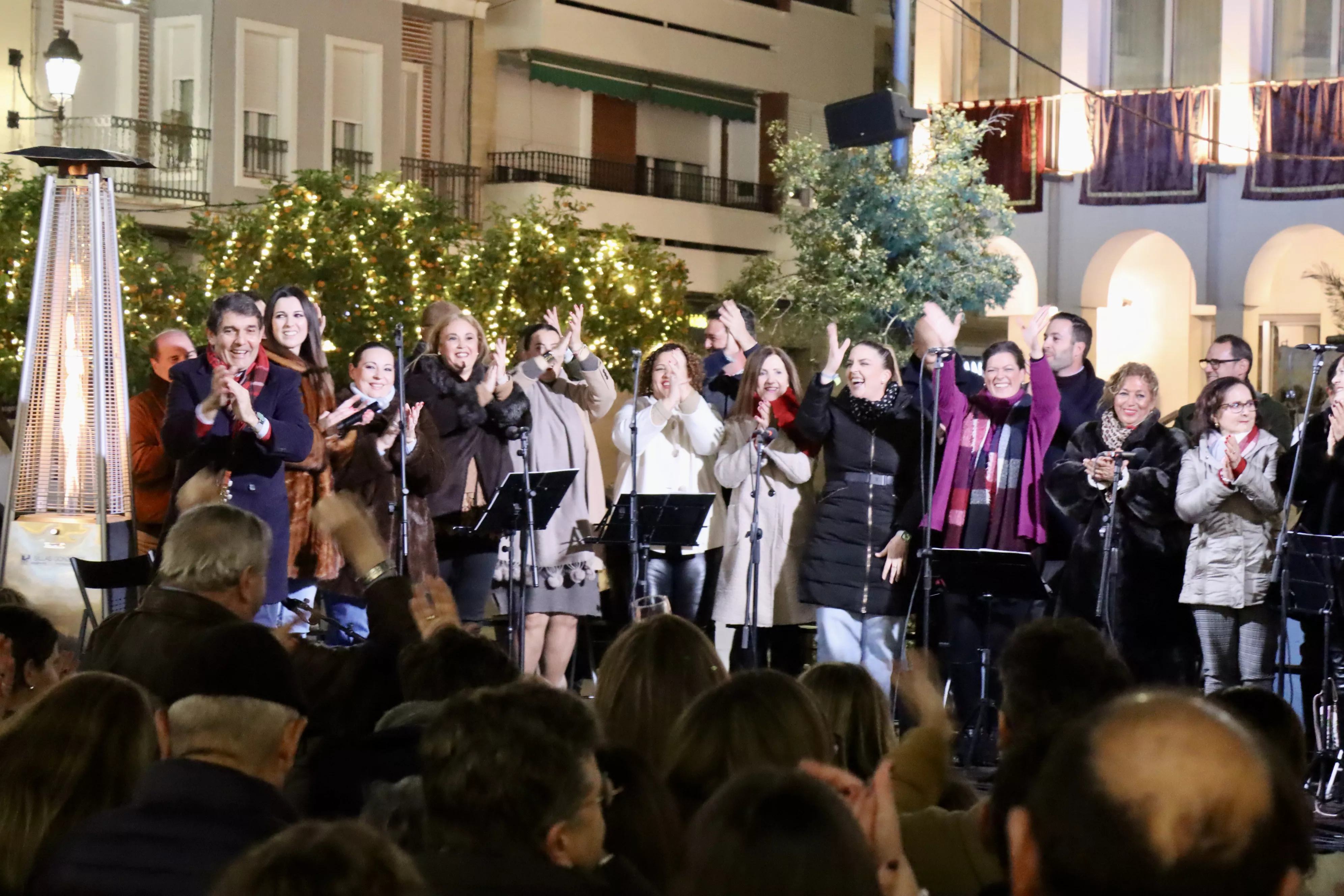 Coro de la Hermandad del Rocío de Huelva en Lucena Coro de la Hermandad del Rocío de Huelva en Lucena