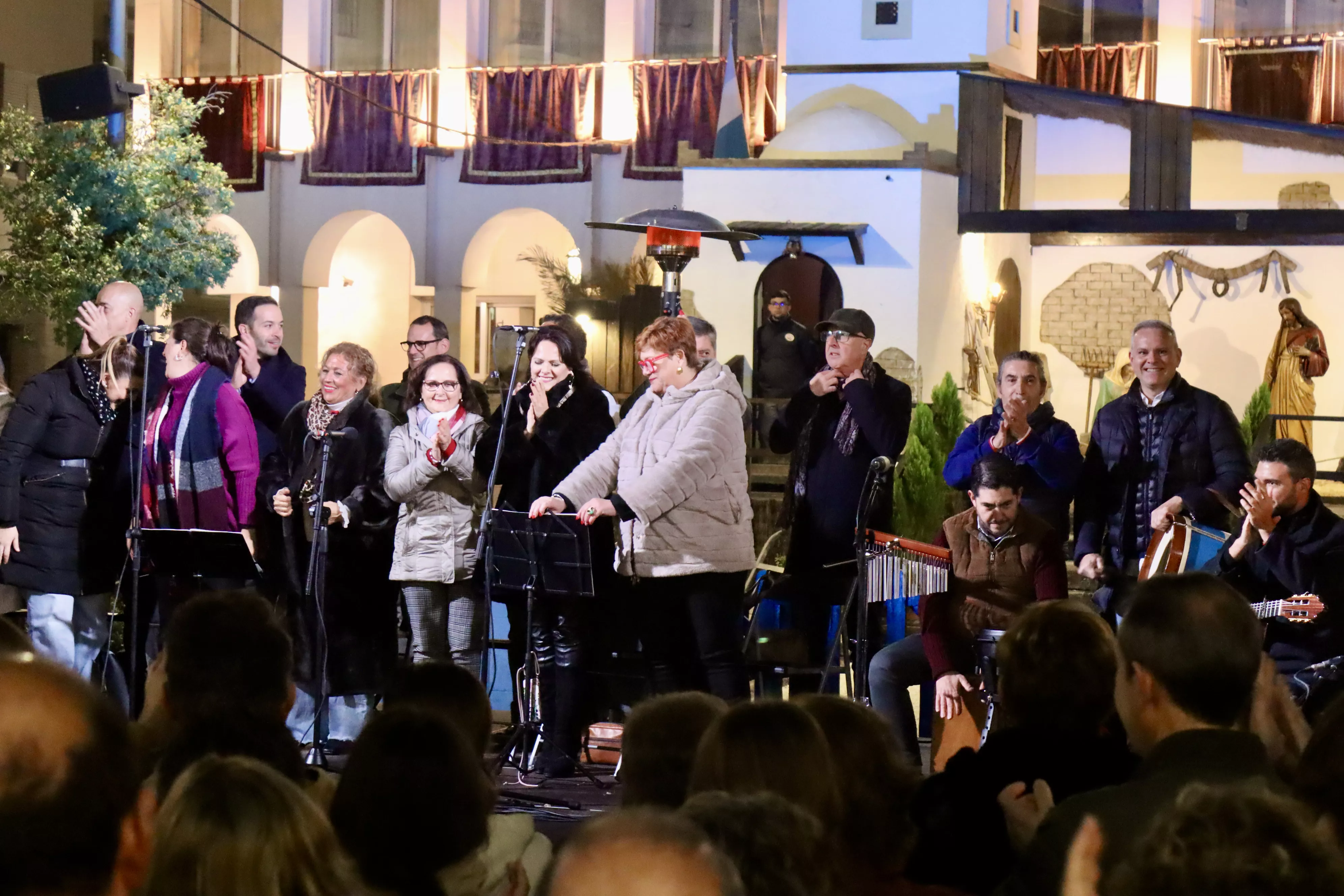 Coro de la Hermandad del Rocío de Huelva en Lucena Coro de la Hermandad del Rocío de Huelva en Lucena