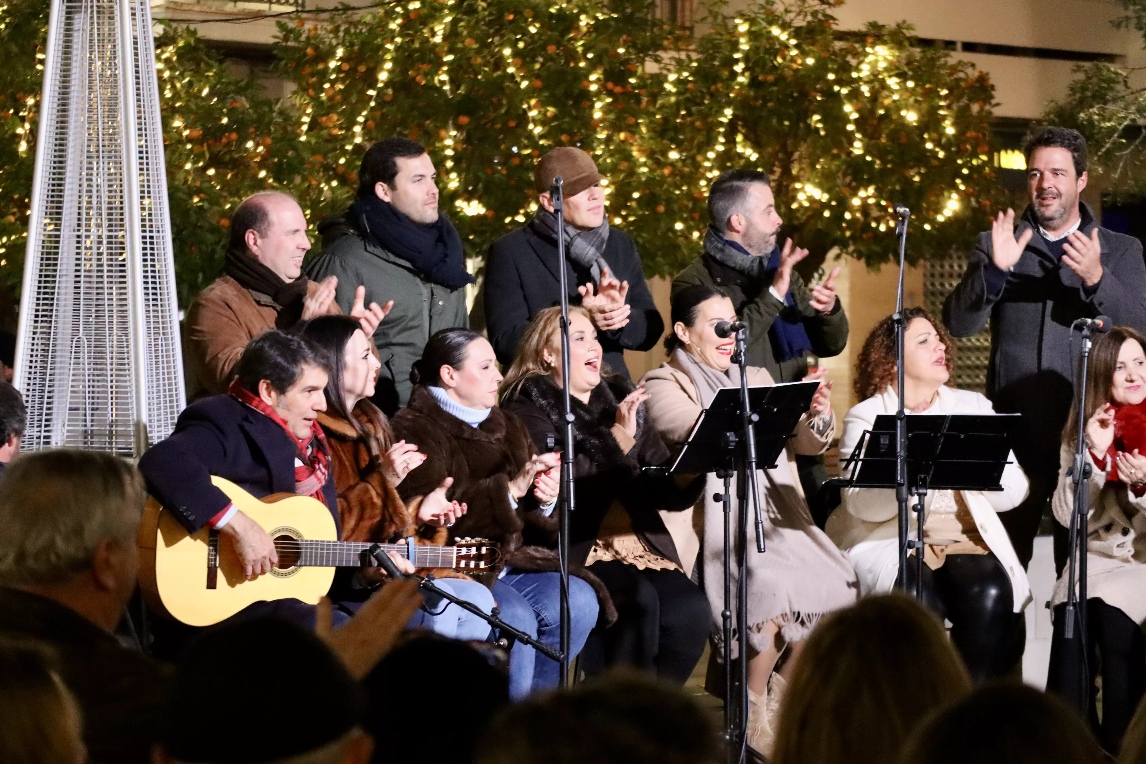 Coro de la Hermandad del Rocío de Huelva en Lucena Coro de la Hermandad del Rocío de Huelva en Lucena
