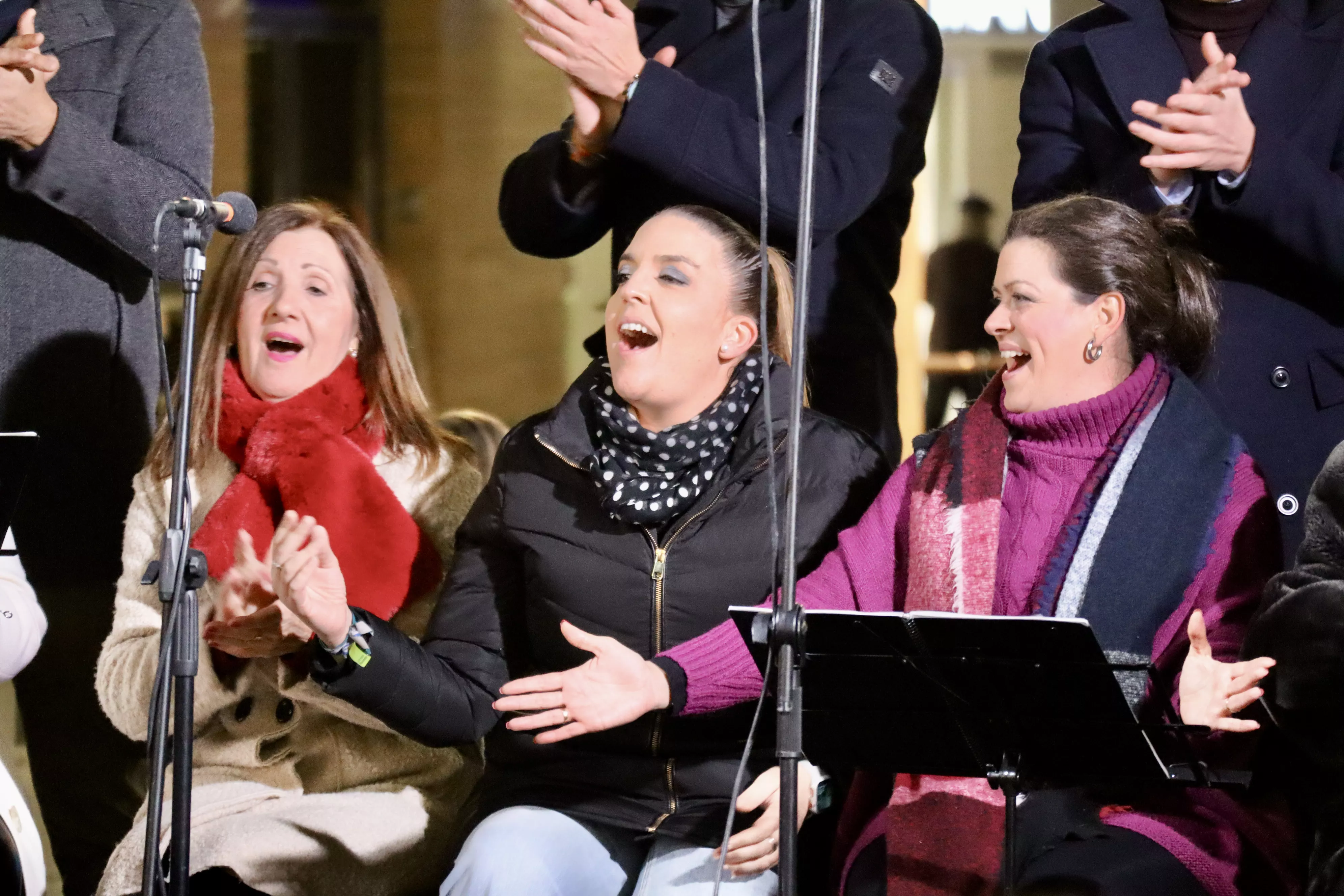 Coro de la Hermandad del Rocío de Huelva en Lucena Coro de la Hermandad del Rocío de Huelva en Lucena