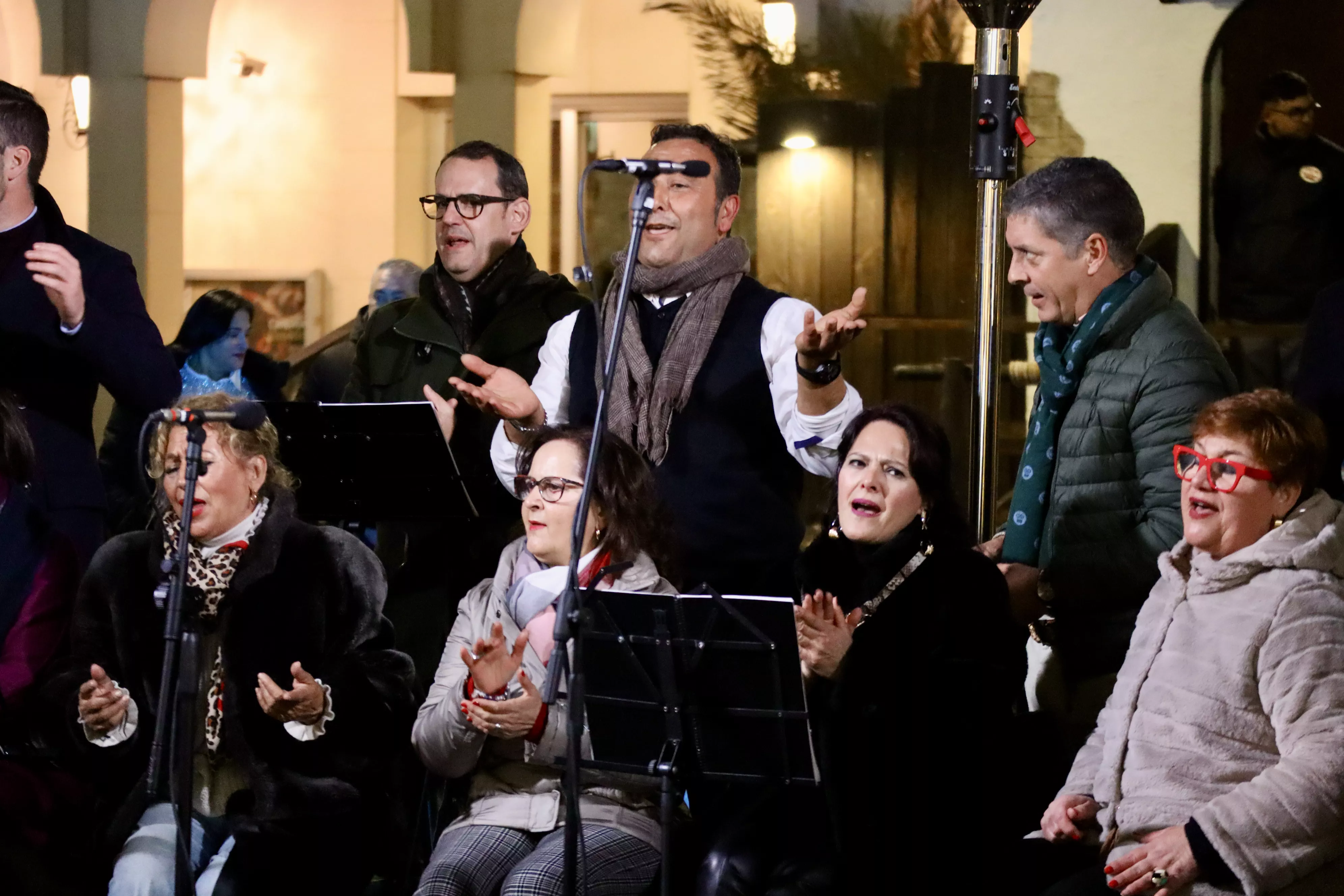 Coro de la Hermandad del Rocío de Huelva en Lucena Coro de la Hermandad del Rocío de Huelva en Lucena