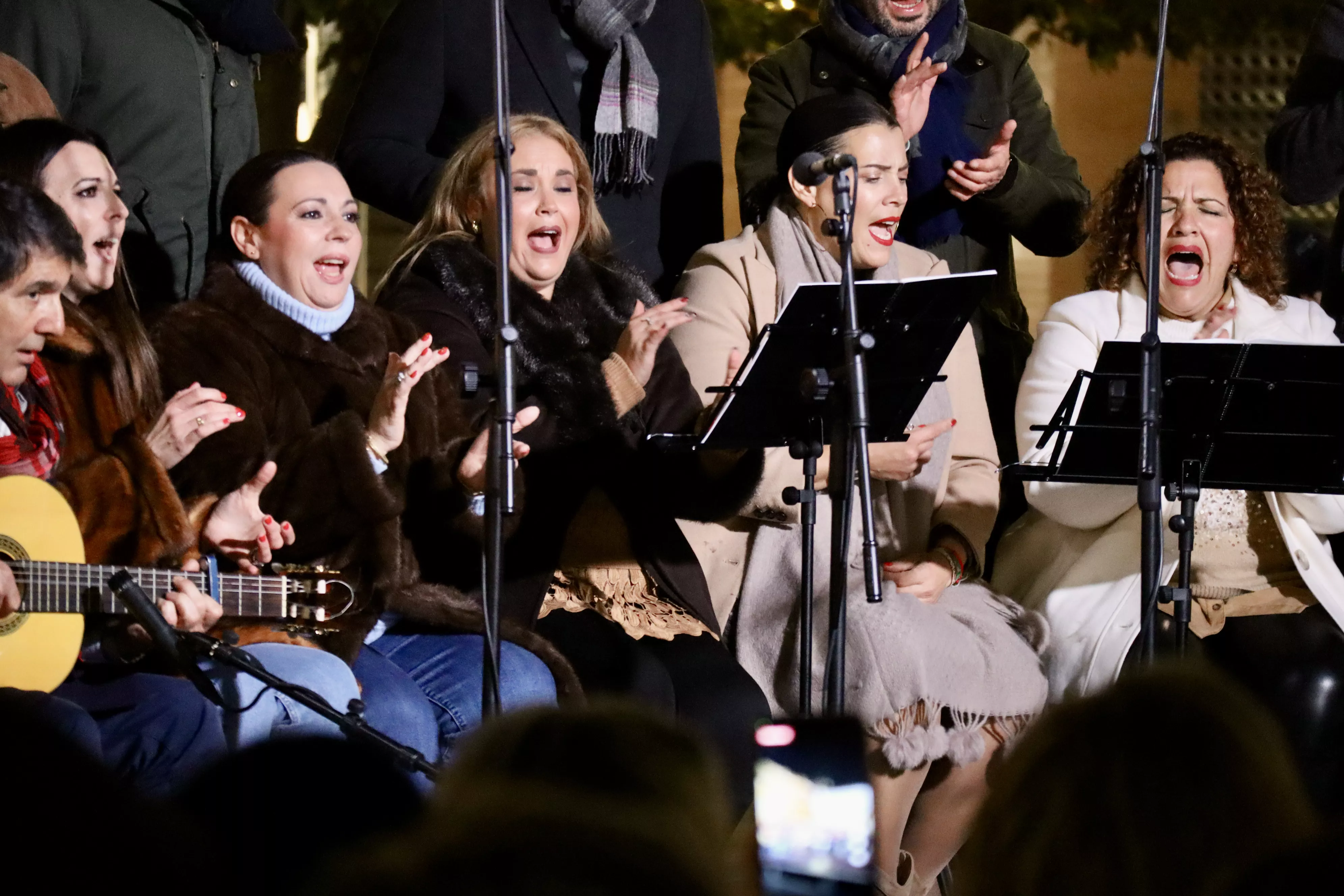 Coro de la Hermandad del Rocío de Huelva en Lucena Coro de la Hermandad del Rocío de Huelva en Lucena
