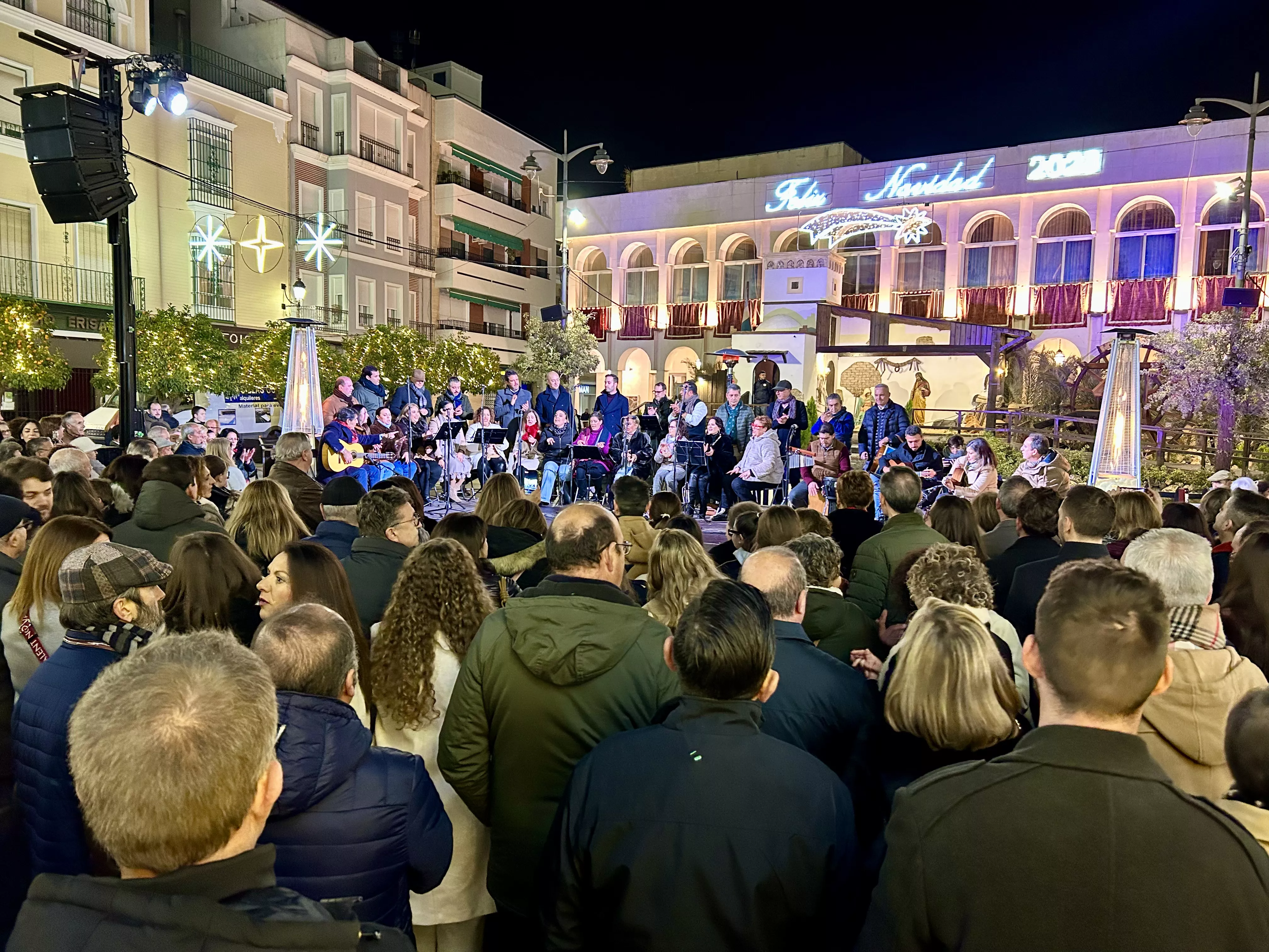 Coro de la Hermandad del Rocío de Huelva en Lucena Coro de la Hermandad del Rocío de Huelva en Lucena