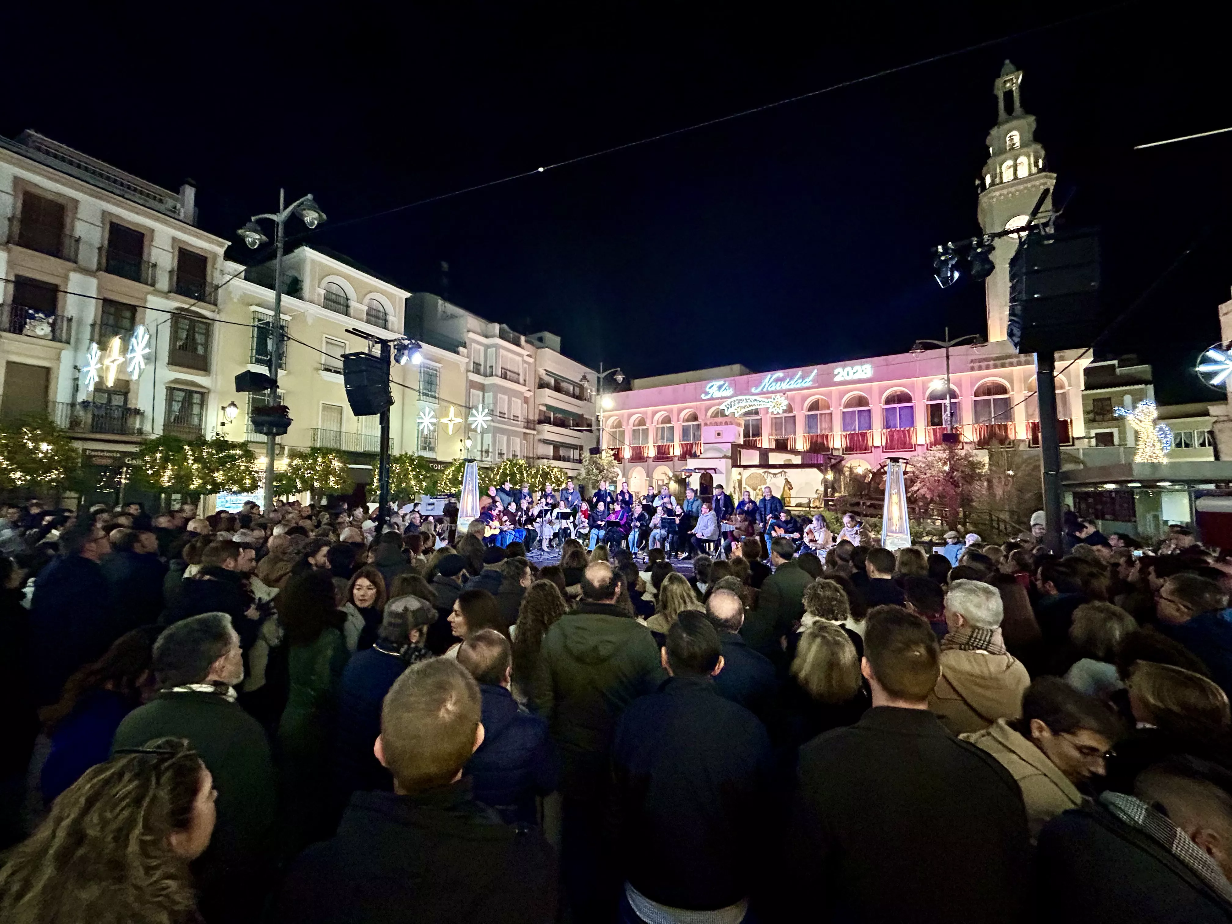 Coro de la Hermandad del Rocío de Huelva en Lucena Coro de la Hermandad del Rocío de Huelva en Lucena