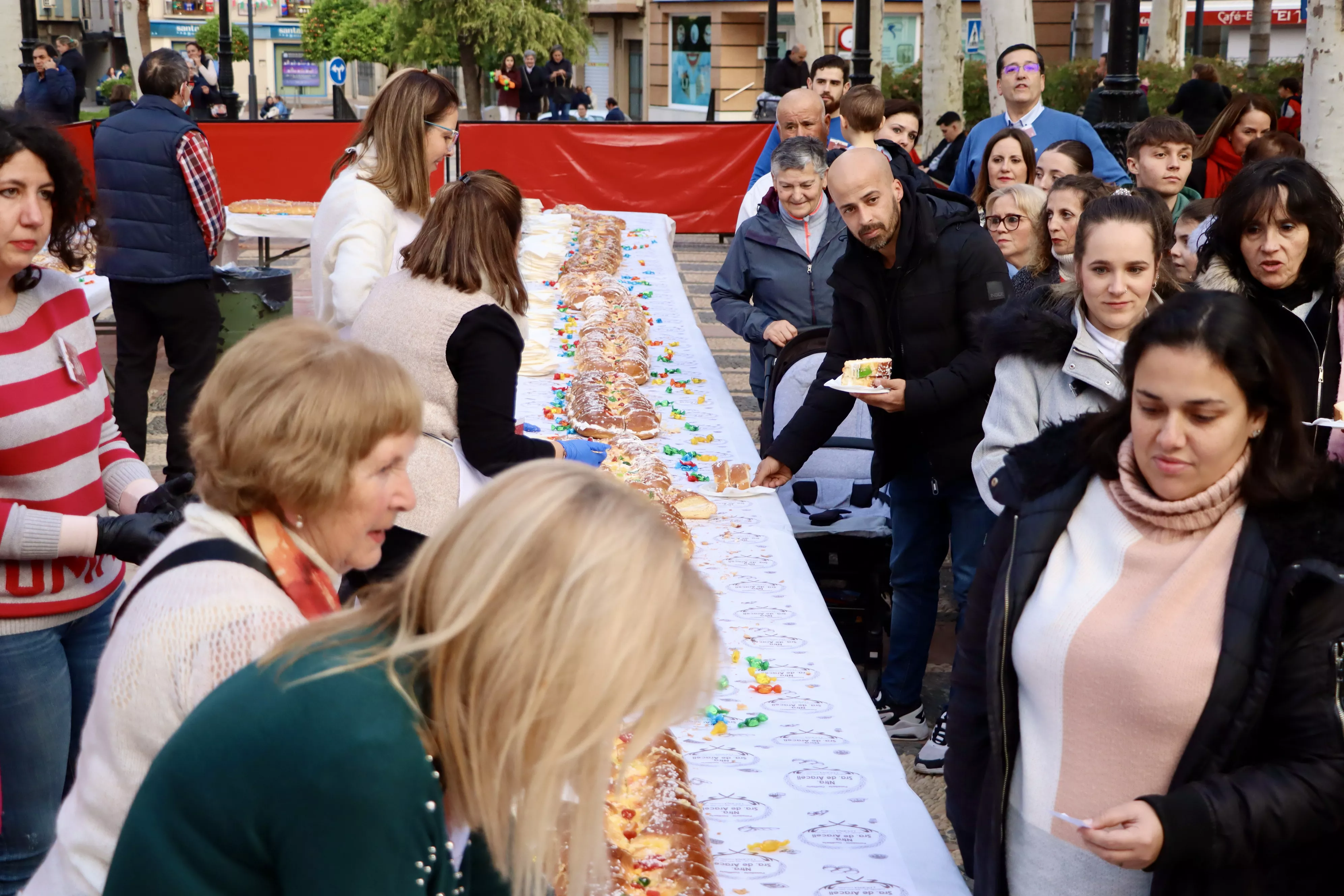 Roscón de Reyes Gigante 2024 Roscón de Reyes Gigante 2024