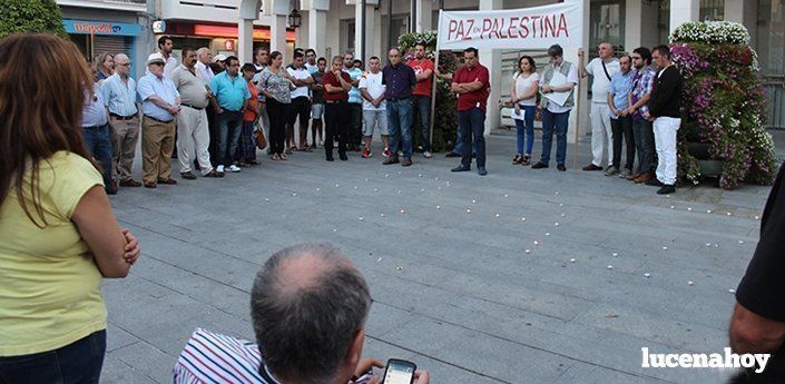  Un centenar de personas, convocados por 'Podemos', denuncian la 'agresión' de Israel sobre Gaza 