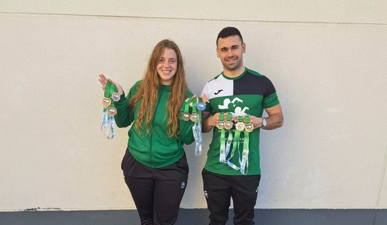 Elia María Cuenca y Jaime Moyano con sus medallas del Campeonato de Andalucía