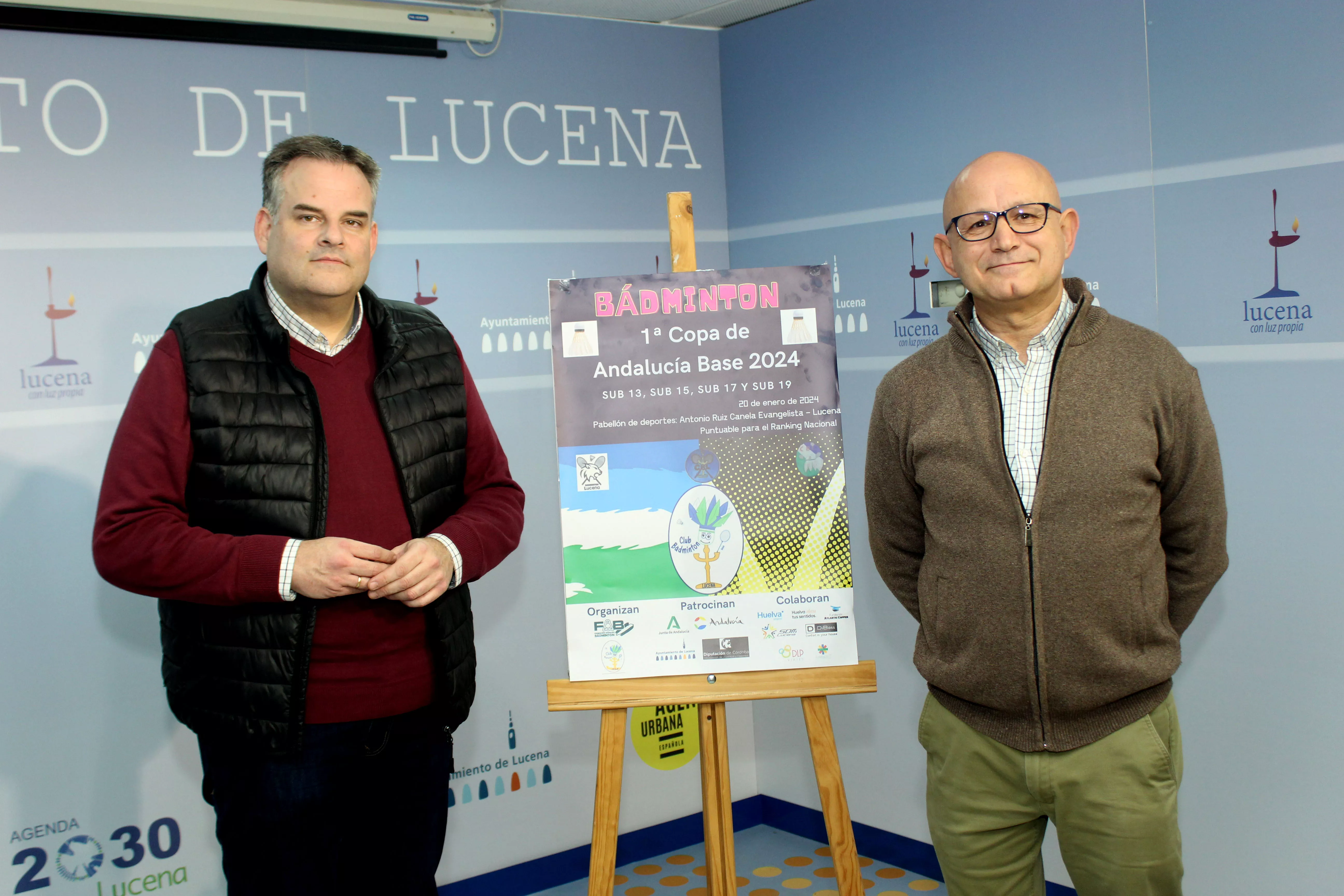 El edil de Deportes, Ángel Novillo, junto al presidente del Club Bádminton Lucena, Juan Antonio Ramírez