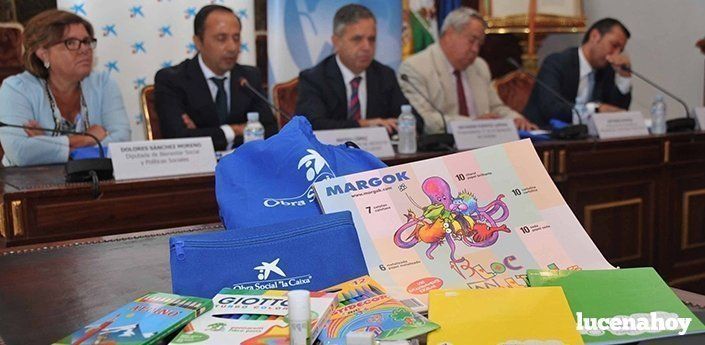  Diputación y La Caixa entregan material escolar para familias necesitadas de Lucena y otra decena de municipios 