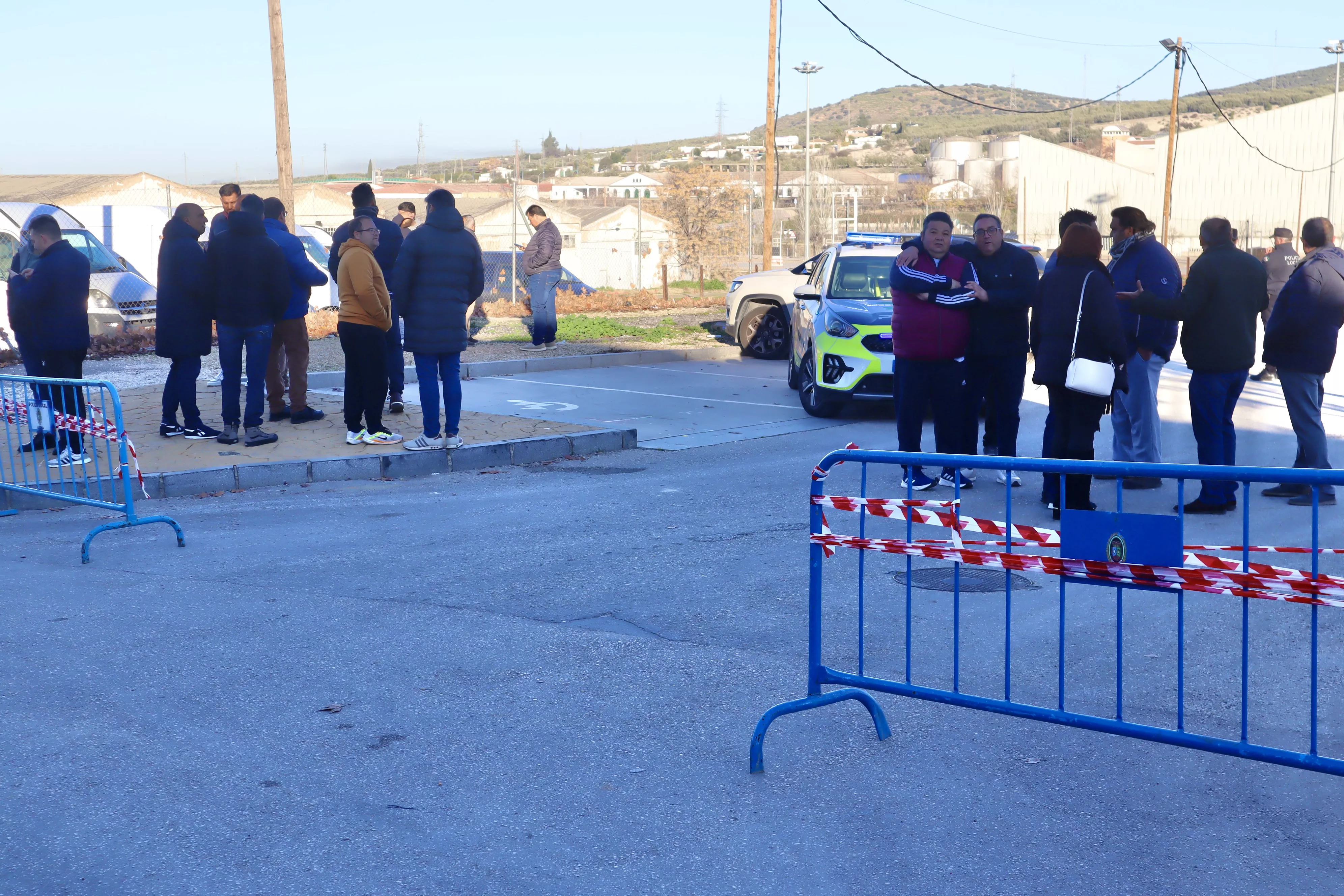 Concentración de los vendedores en la entrada al mercadillo el pasado miércoles