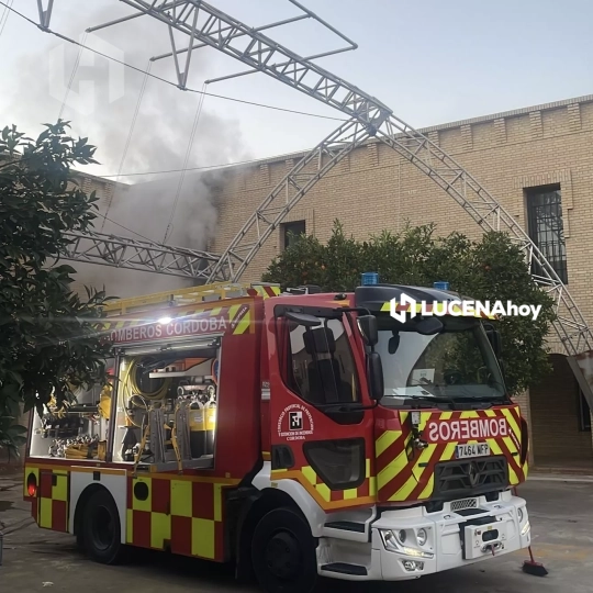 Un momento de la actuación de los bomberos Un momento de la actuación de los bomberos