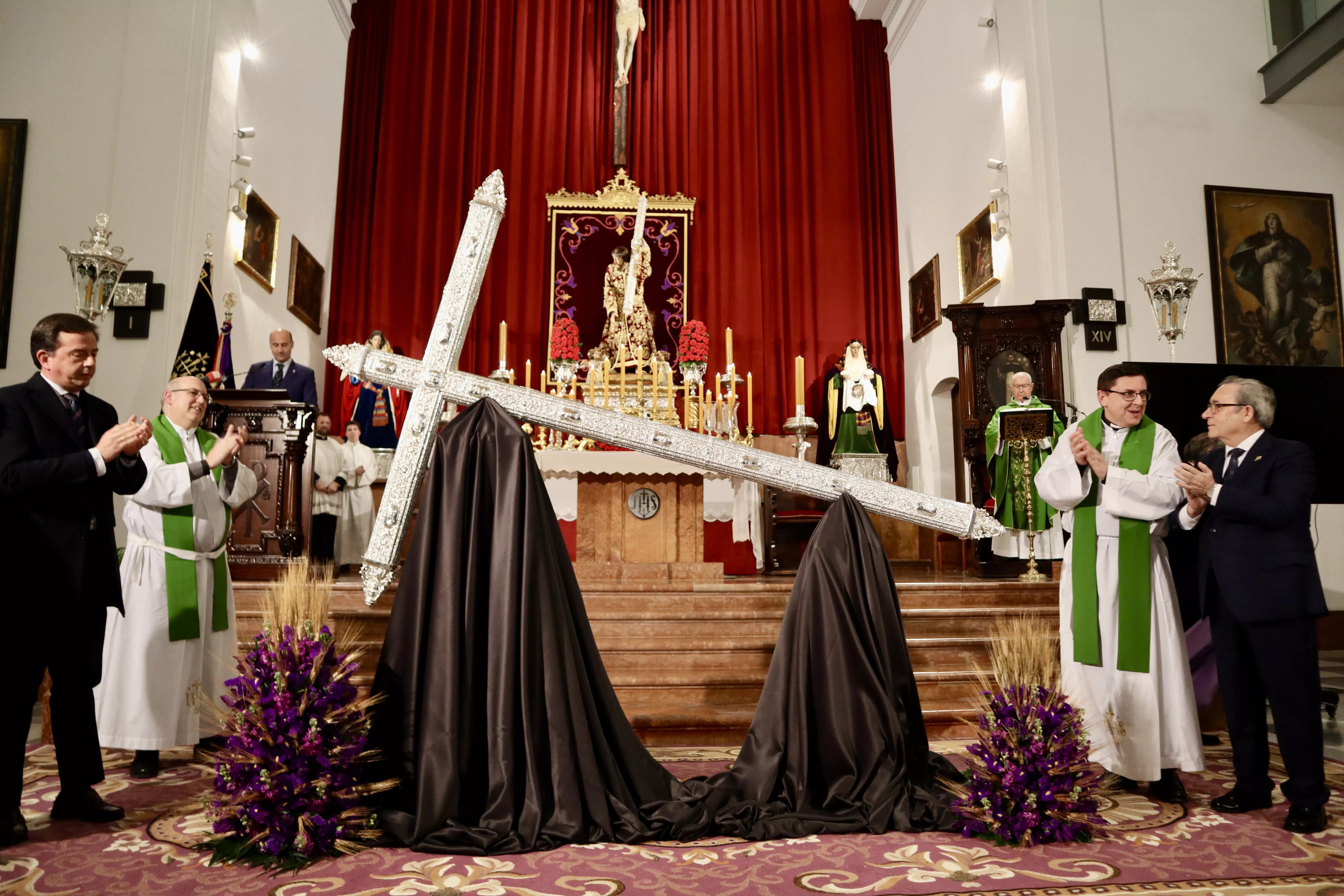 Presentación de la Cruz de los Devotos de Ntro. Padre Jesús Nazareno