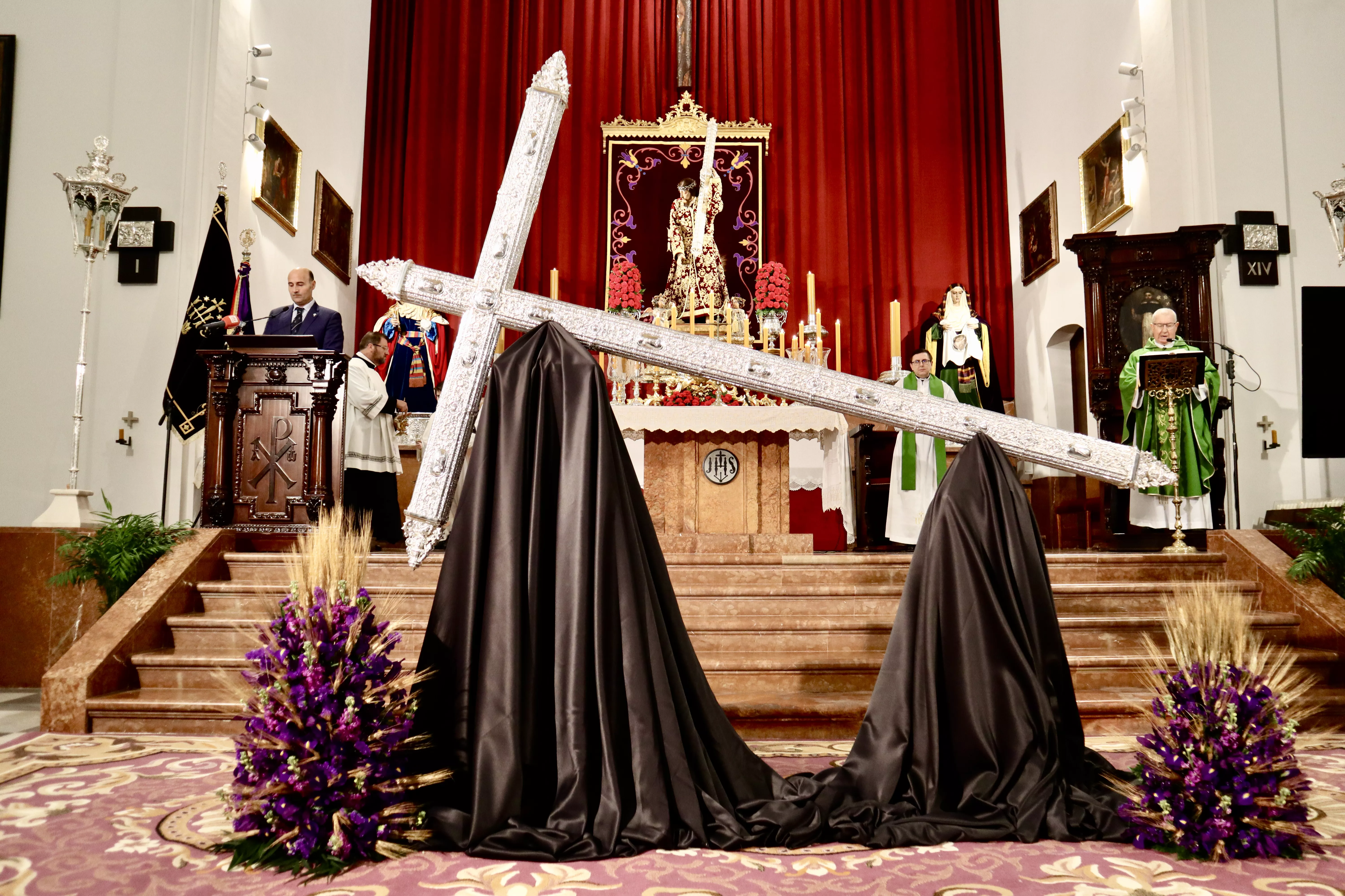 Presentación de la Cruz de los Devotos de Ntro. Padre Jesús Nazareno