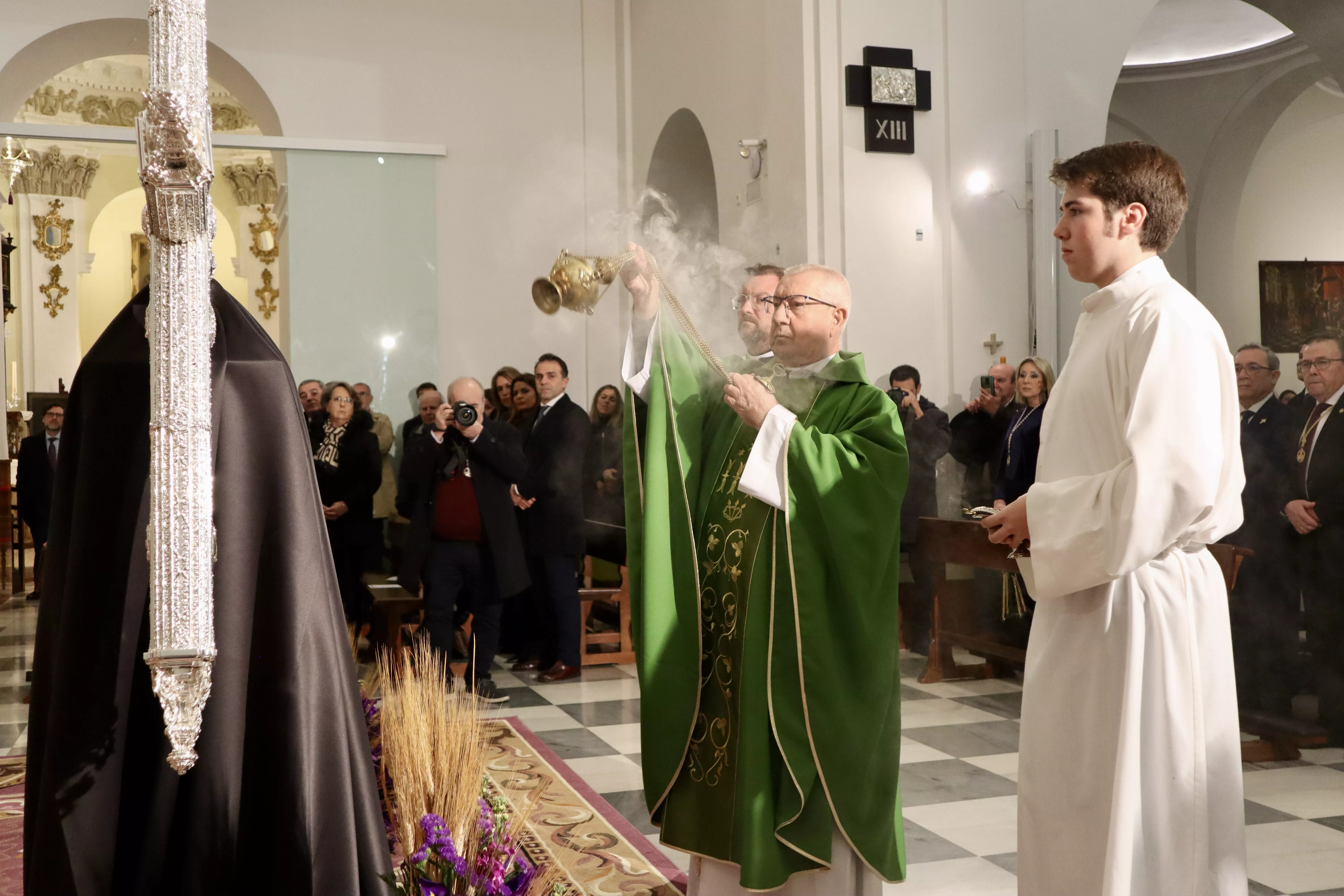 Presentación de la Cruz de los Devotos de Ntro. Padre Jesús Nazareno