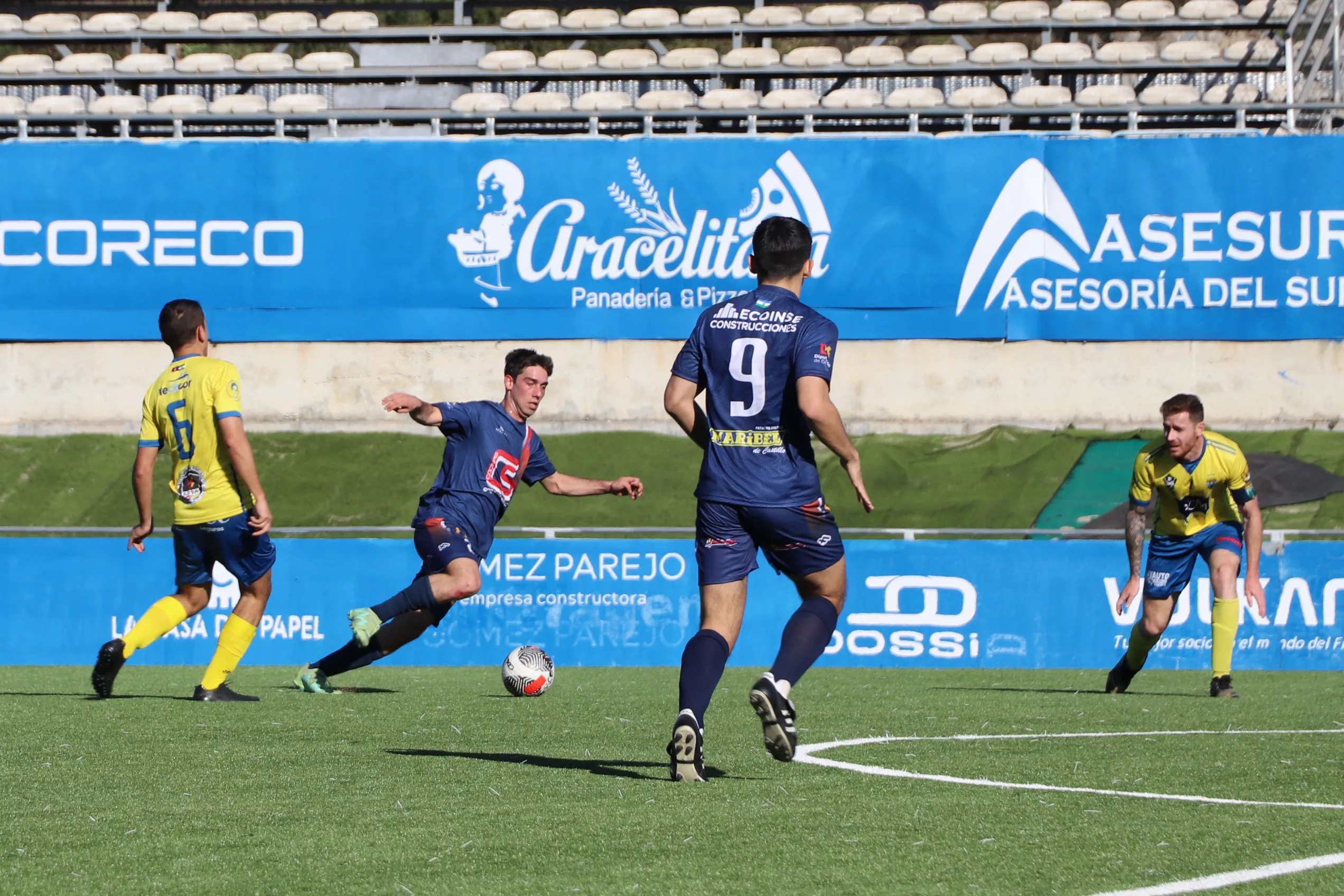 Una jugada del partido entre CD Lucecor y CD Ciudad Jardín