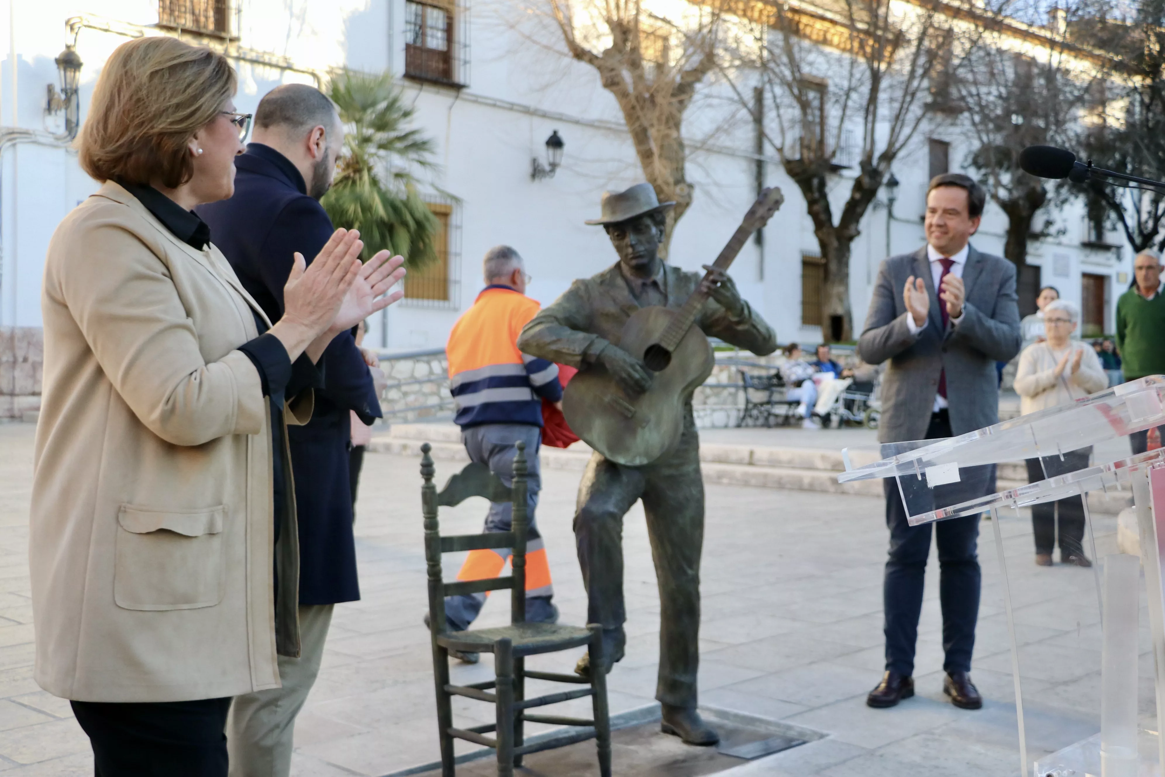 Inauguración de la escultura a Paco de Lucena