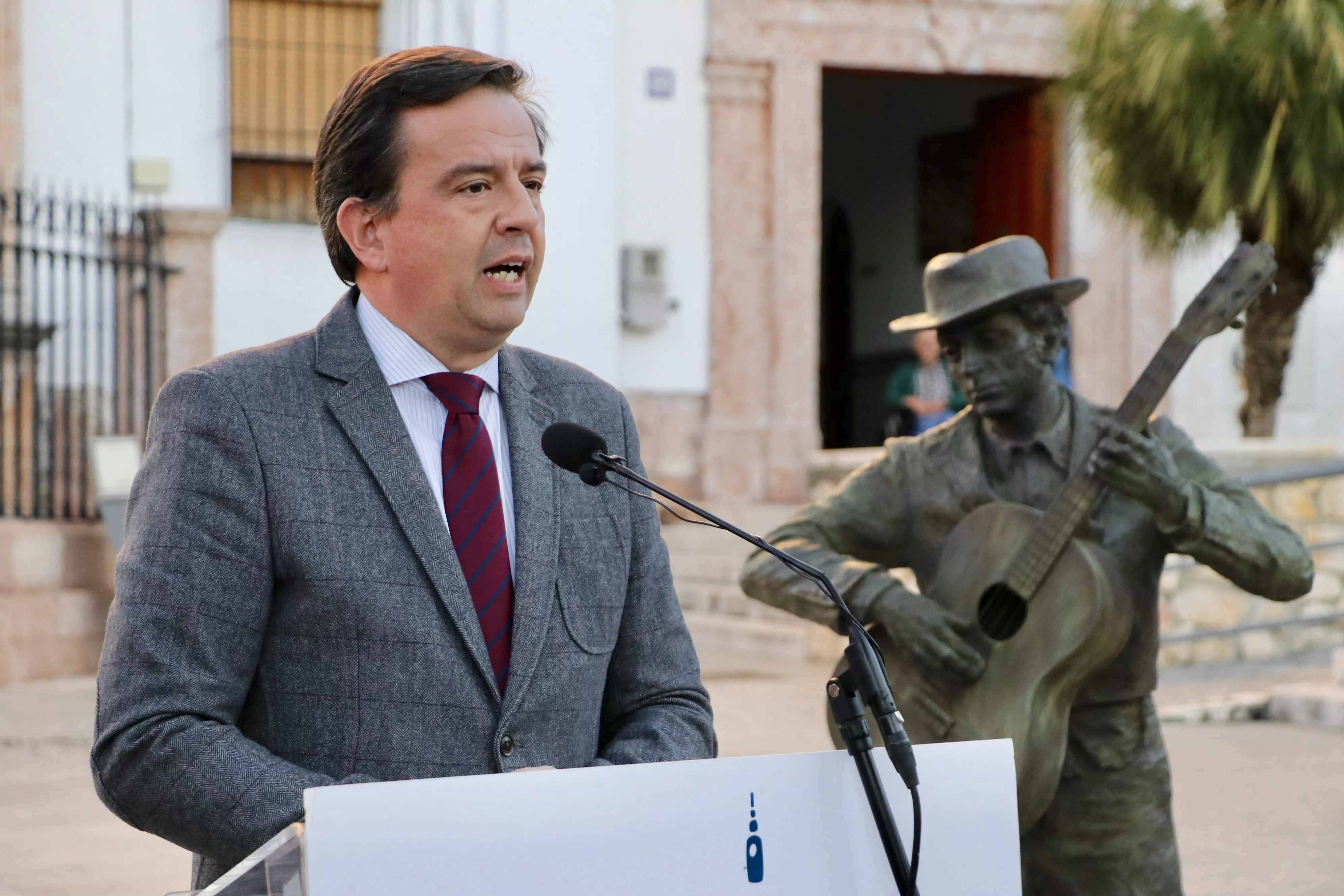 Inauguración de la escultura a Paco de Lucena