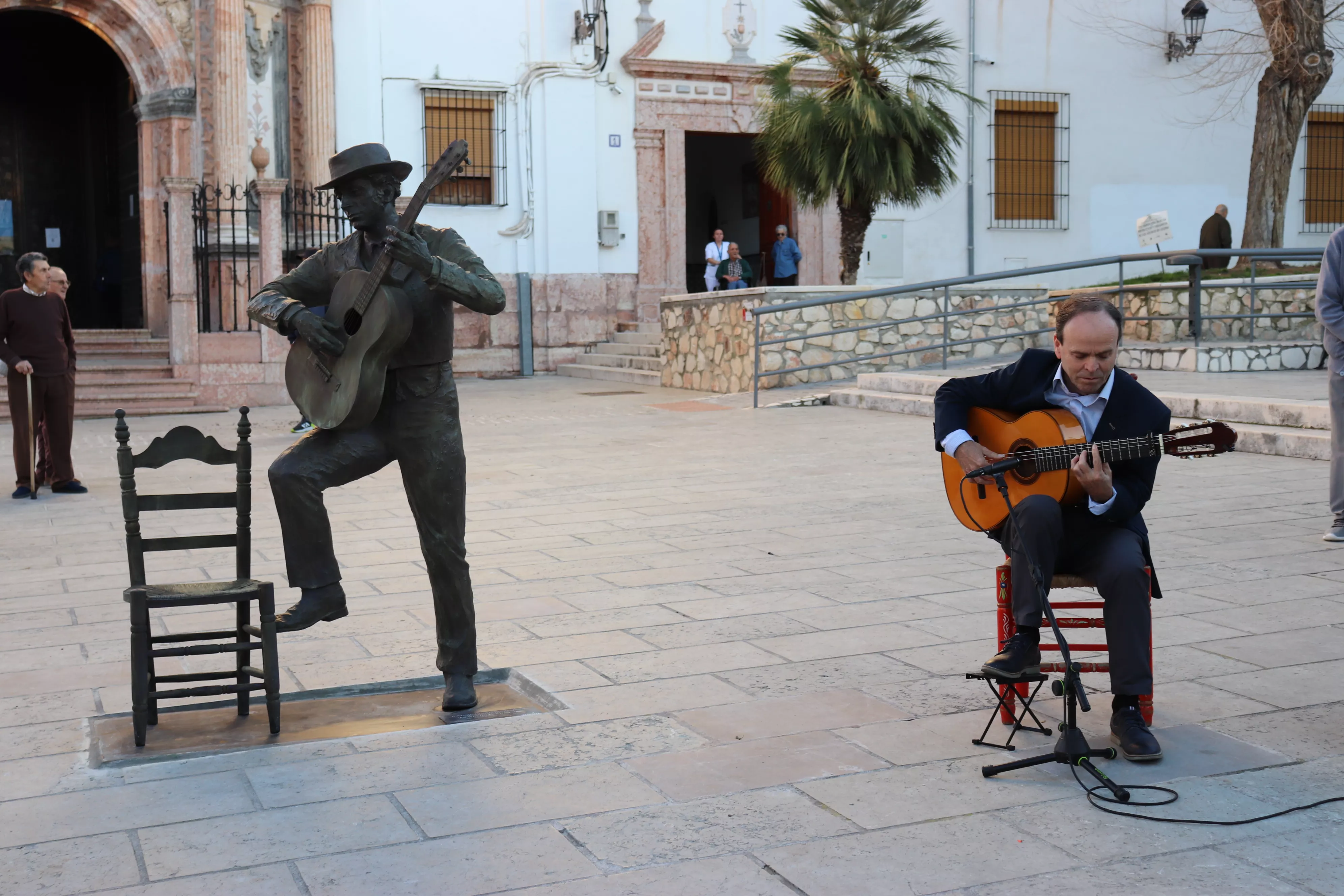 Inauguración de la escultura a Paco de Lucena