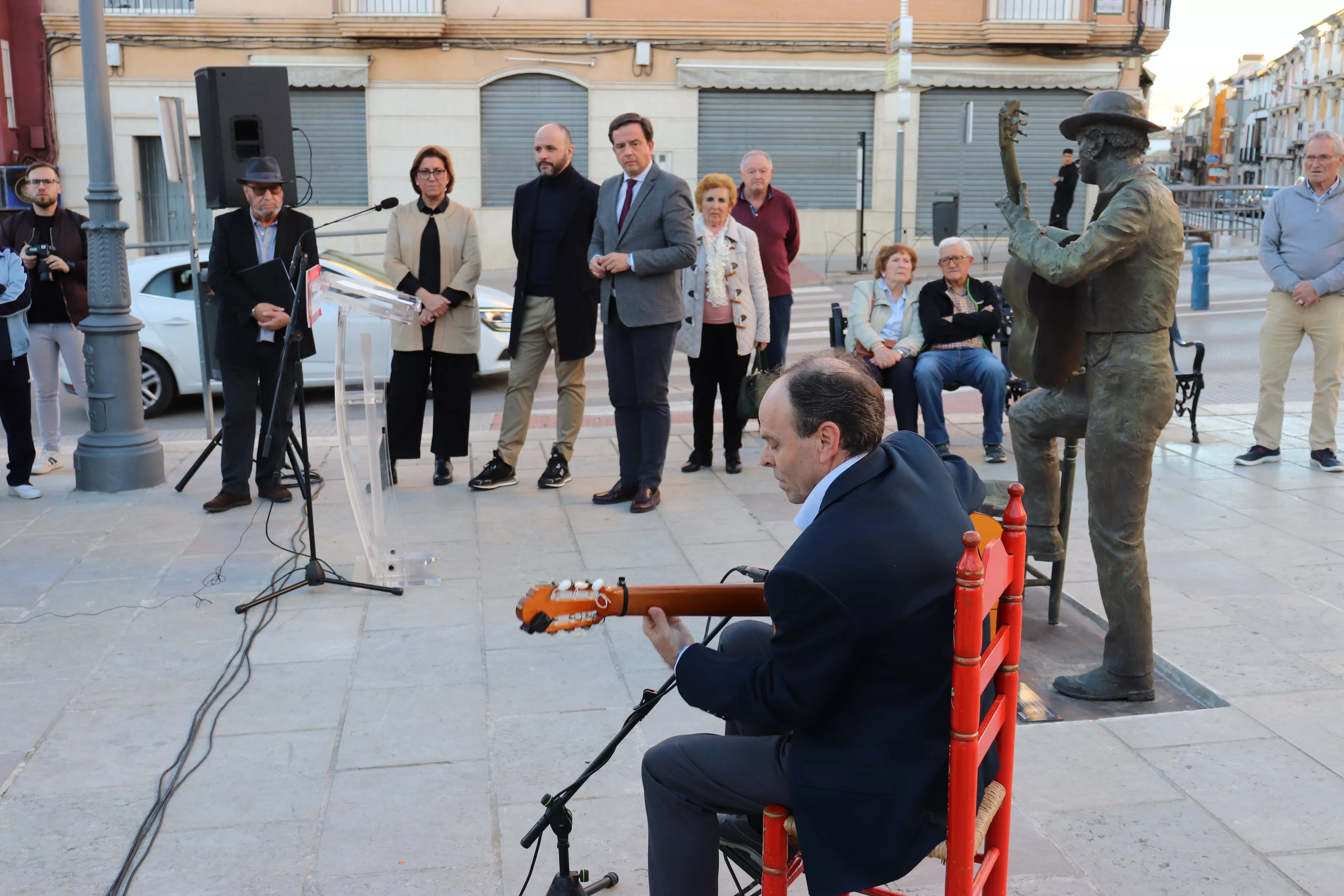 Inauguración de la escultura a Paco de Lucena