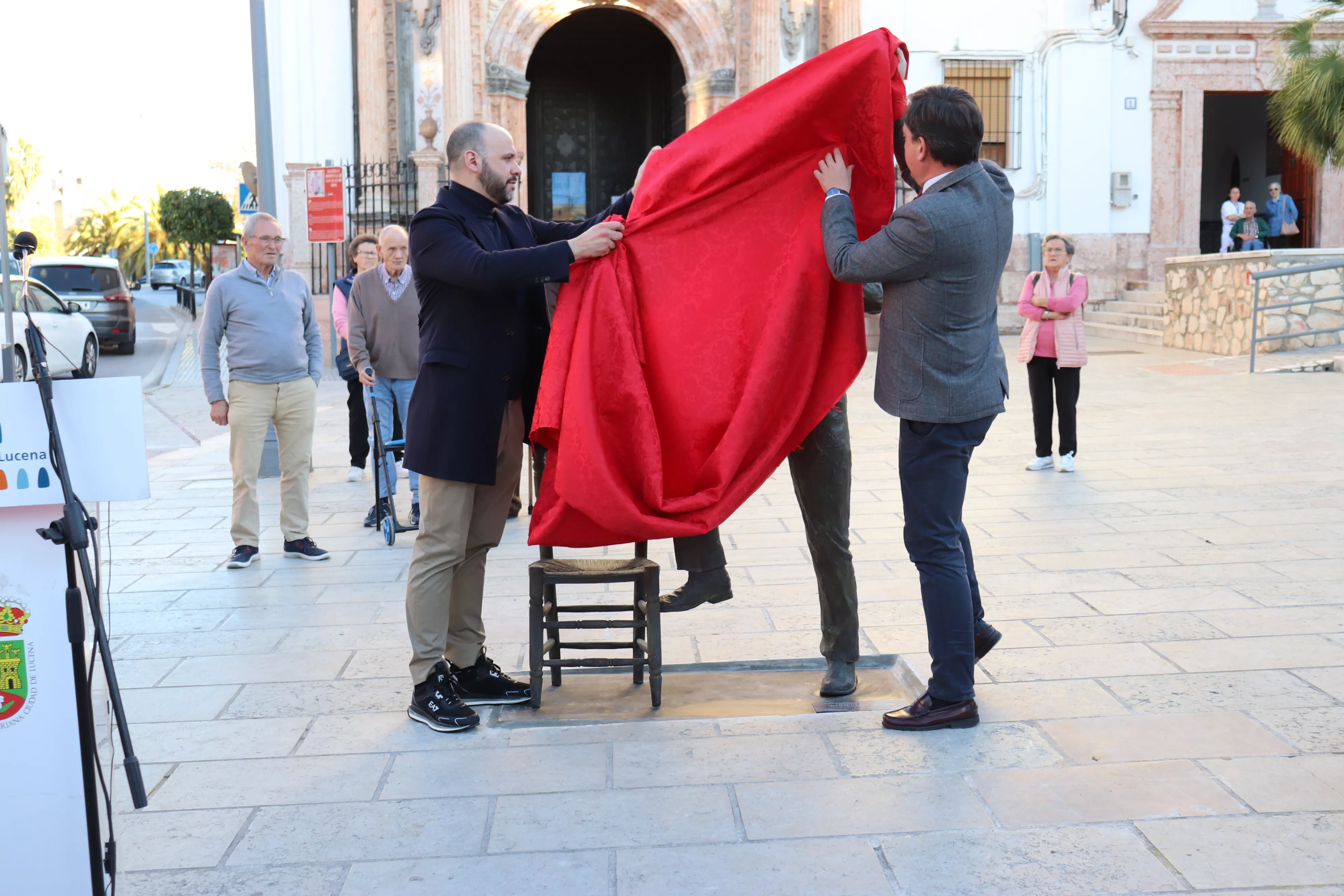 Inauguración de la escultura a Paco de Lucena