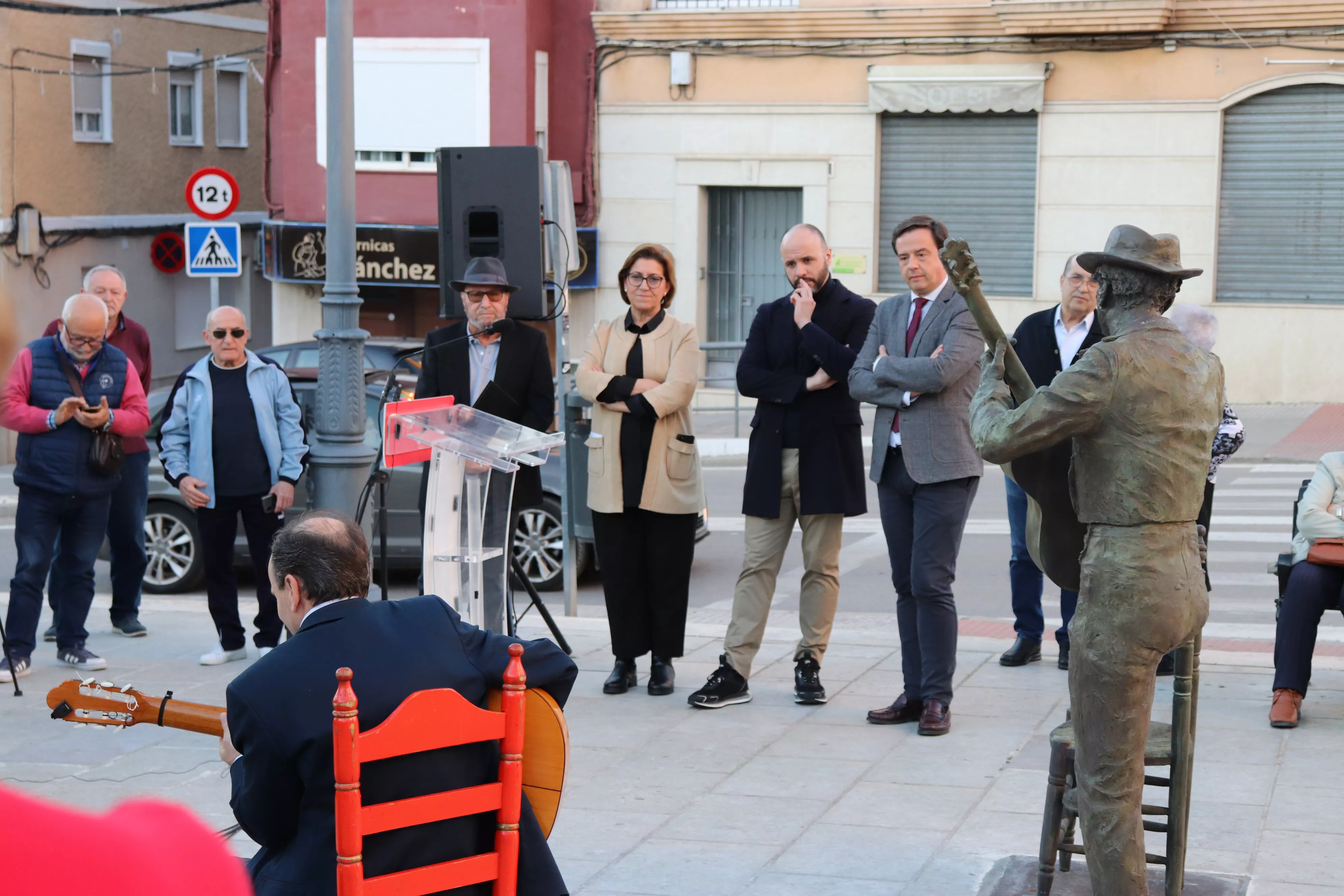 Inauguración de la escultura a Paco de Lucena